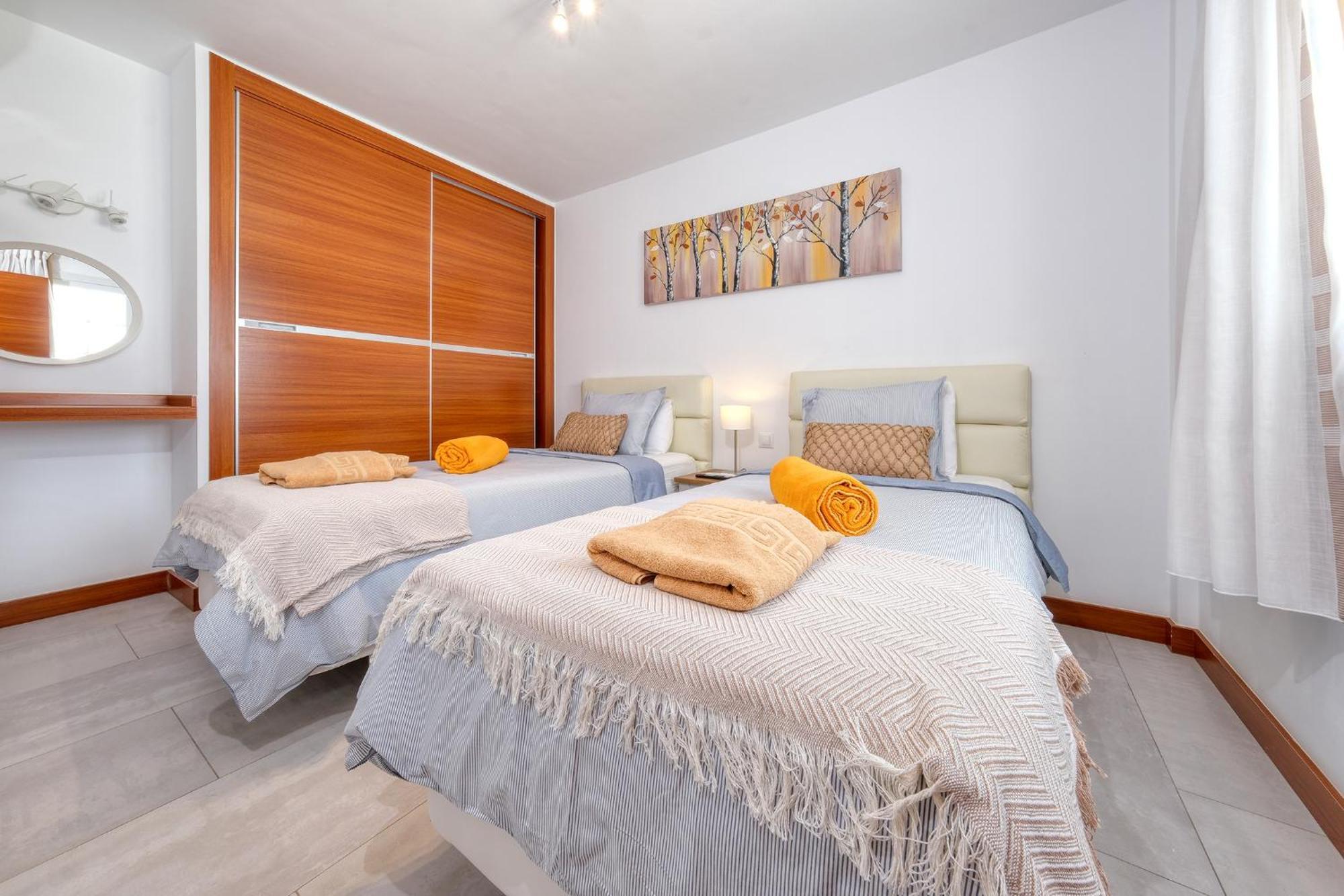 Lanzarote 2-private Pool, Bbq, Air-con Holiday home *