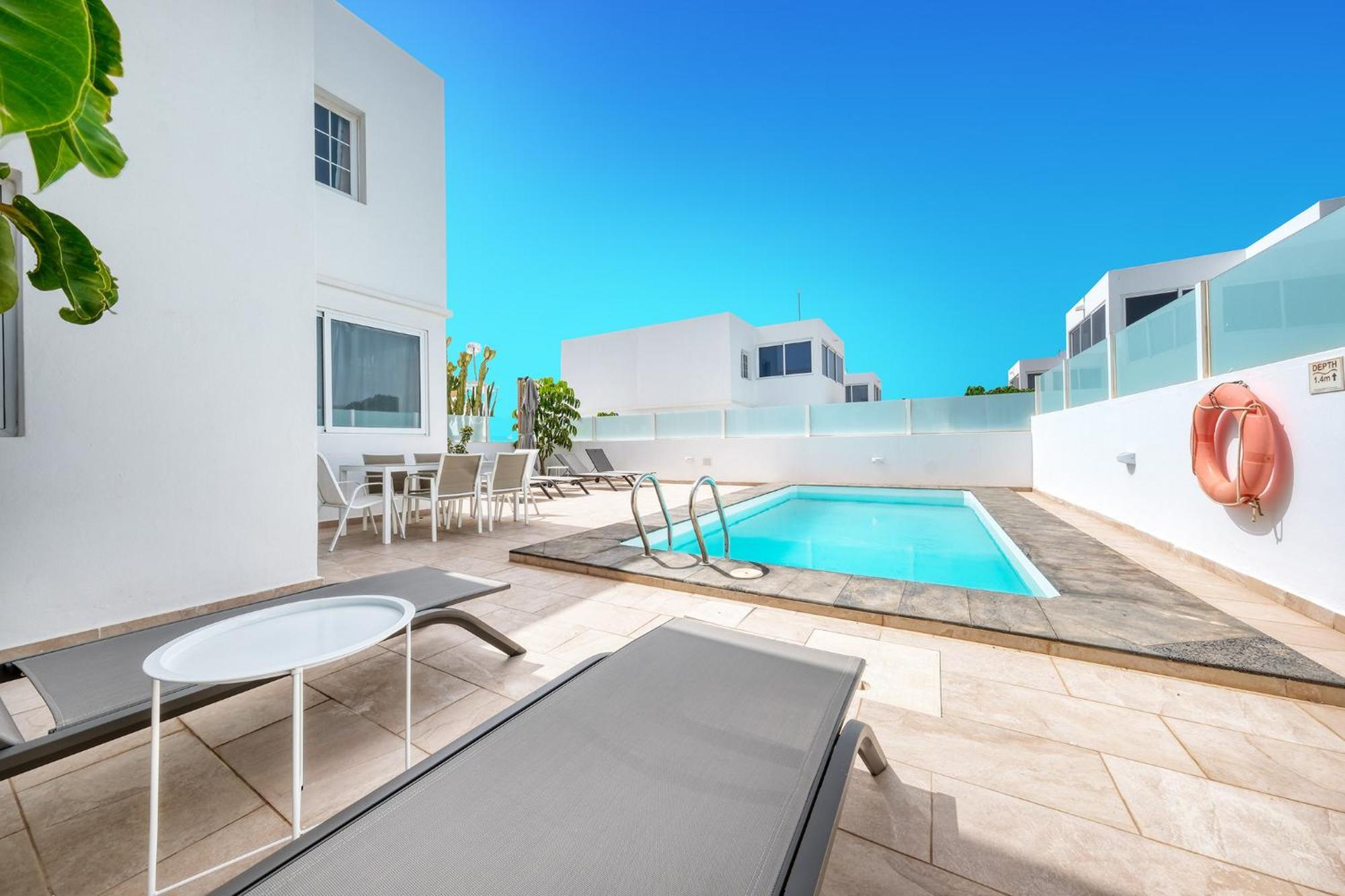 Holiday home Lanzarote 2-private Pool, Bbq, Air-con *