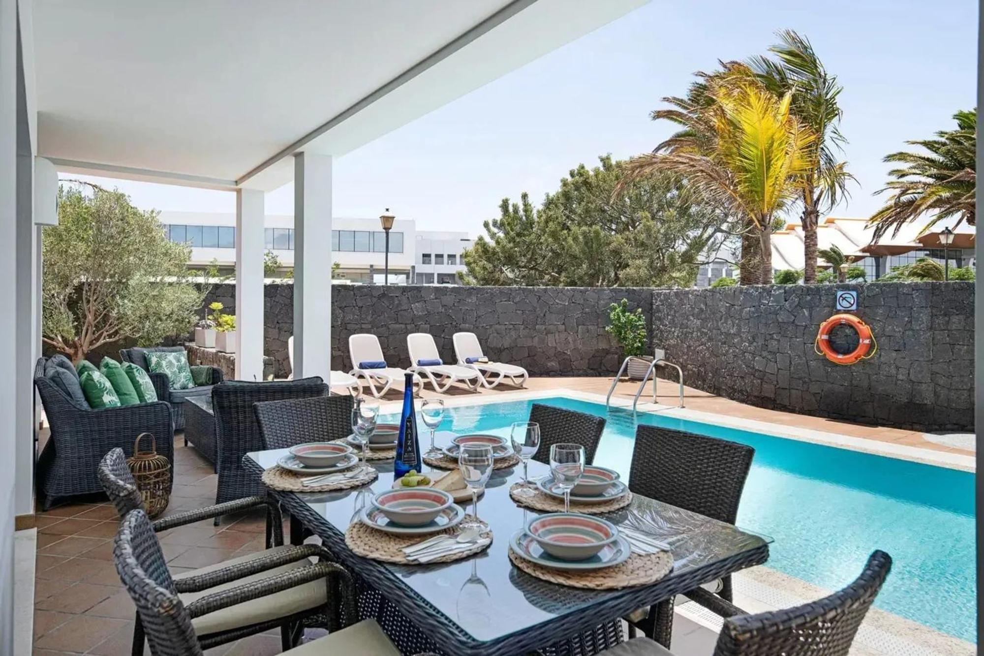 Villa Charming In Playa Blanca With Private Pool