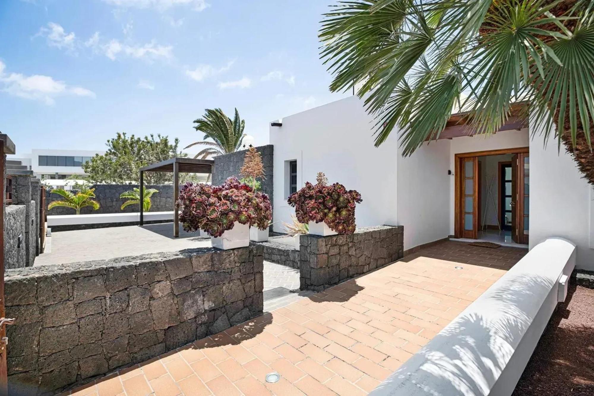 Villa Charming In Playa Blanca With Private Pool