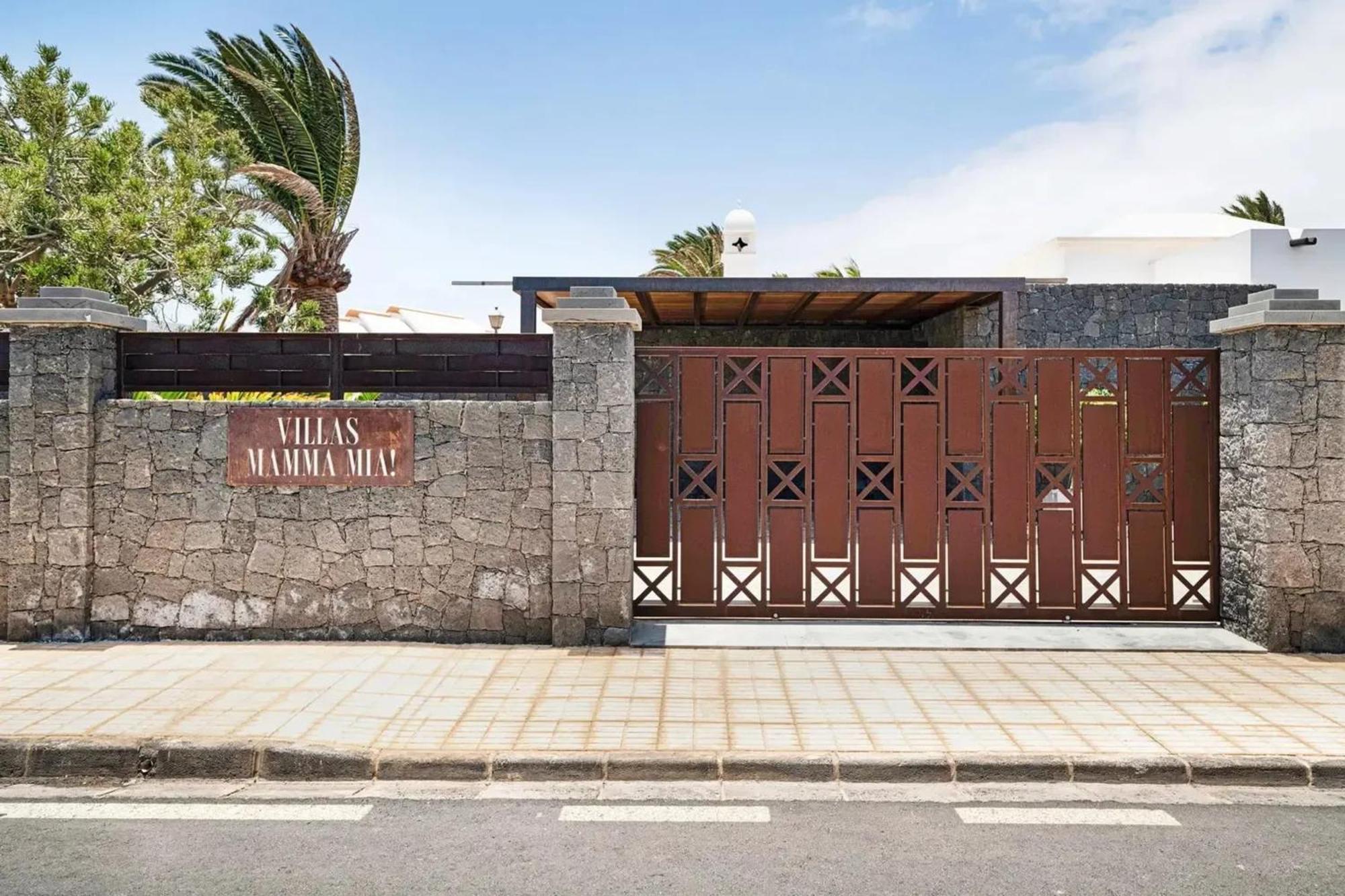Charming In Playa Blanca With Private Pool Villa *