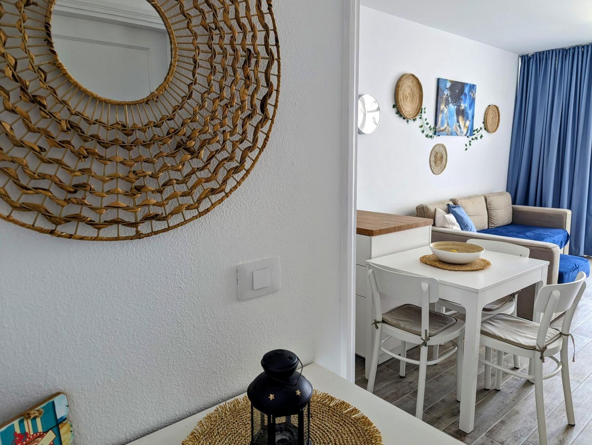 Charming Flat In Molinos With Terrace & Pools, Near Playa Bastian