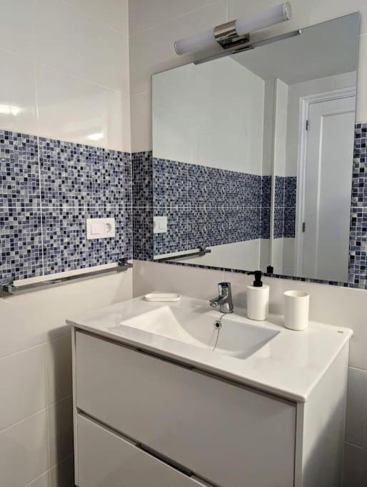Charming Flat In Molinos With Terrace & Pools, Near Playa Bastian