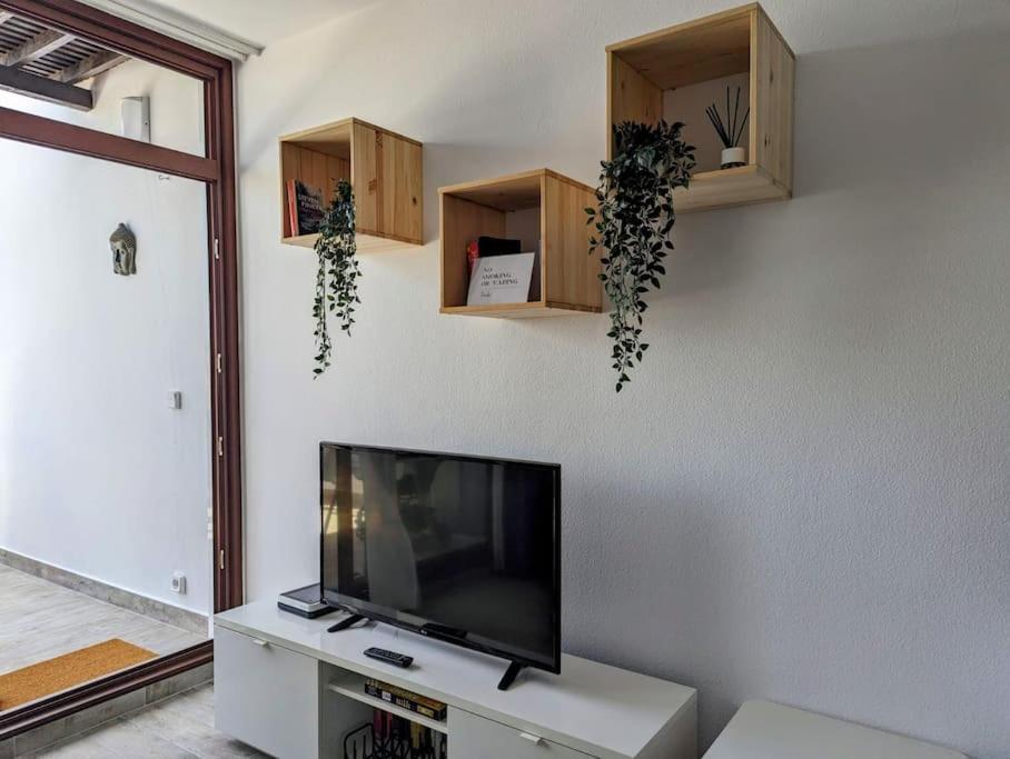 Apartment Charming Flat In Molinos With Terrace & Pools, Near Playa Bastian *