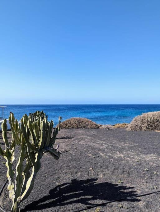 Charming Flat In Molinos With Terrace & Pools, Near Playa Bastian Costa Teguise