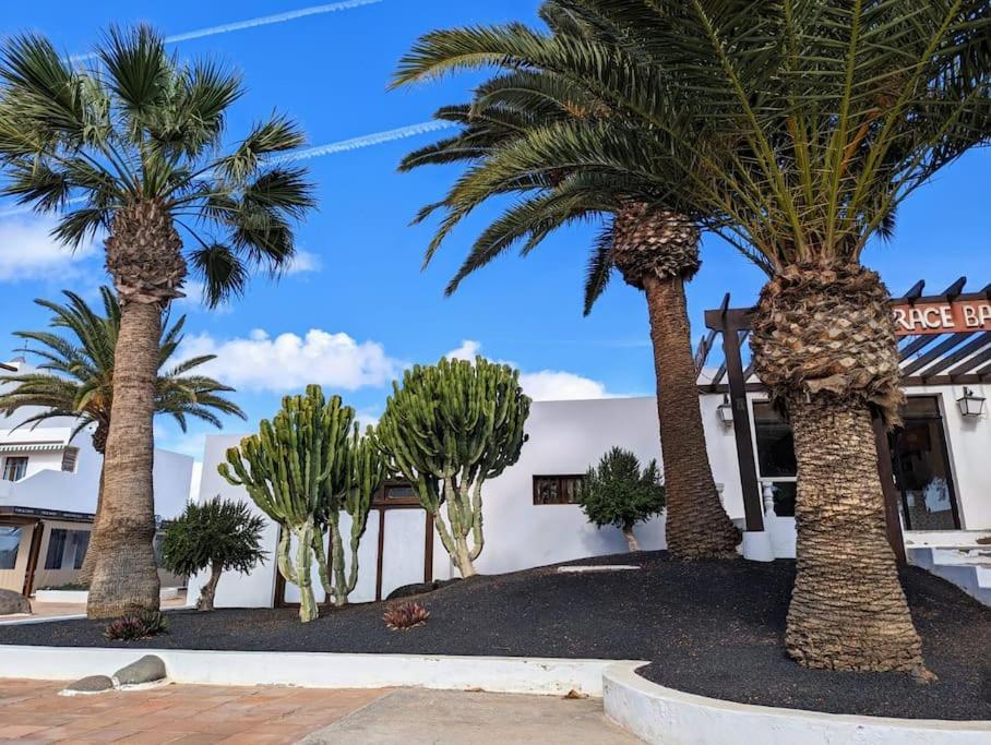 Charming Flat In Molinos With Terrace & Pools, Near Playa Bastian *