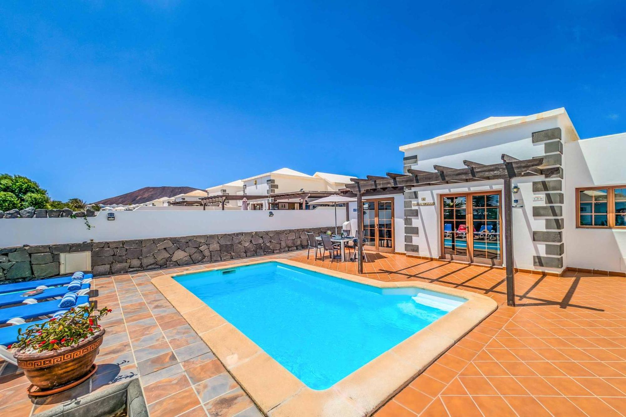 Emilia Playa Blanca (Lanzarote)