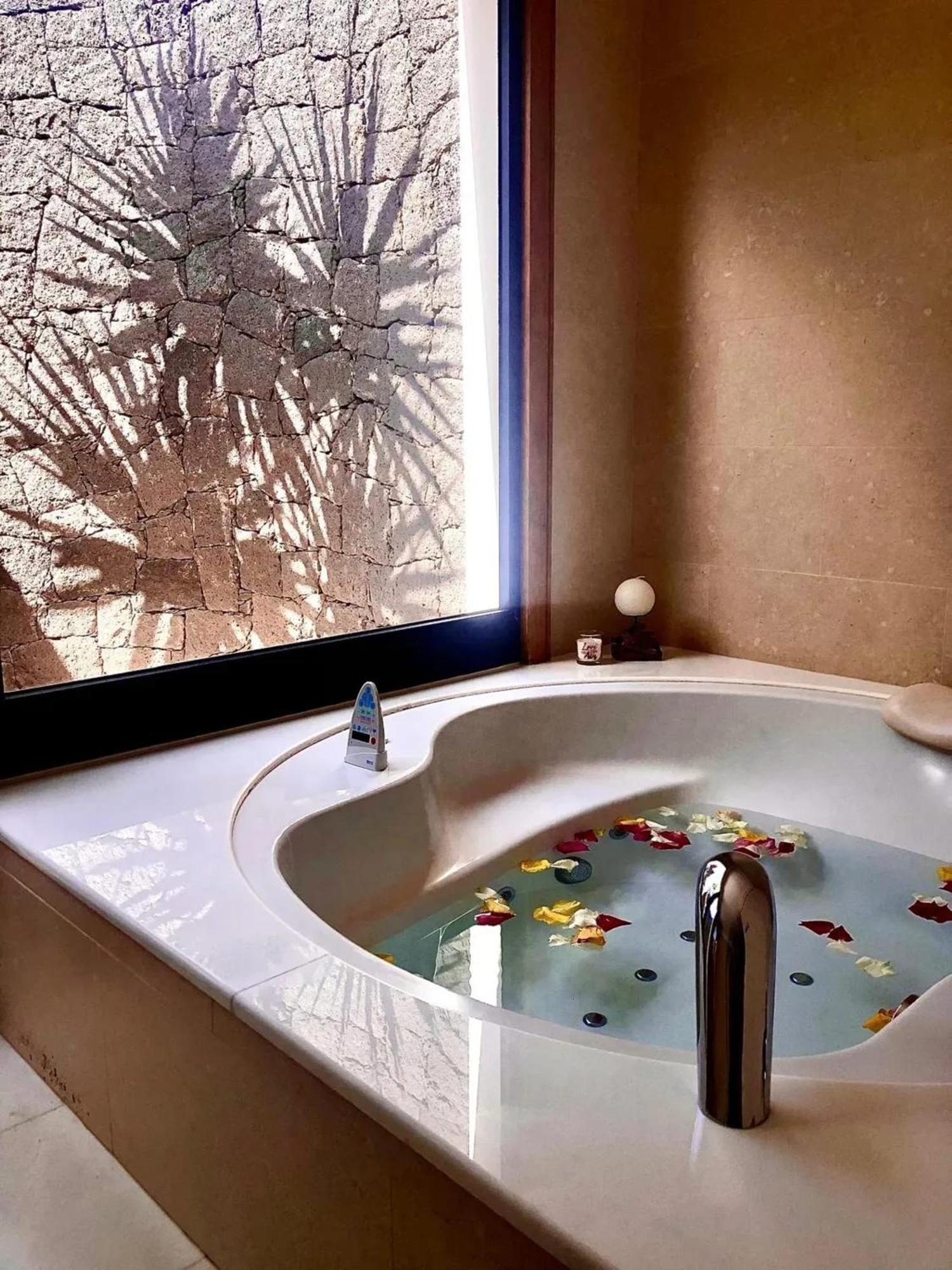 Charming In Playa Blanca With Private Pool Villa