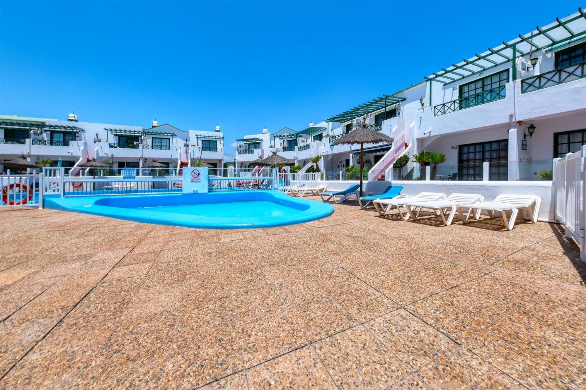 La Vela Azul -pool & Tennis - Free Ac &good Wifi- Smart Tv Holiday home *