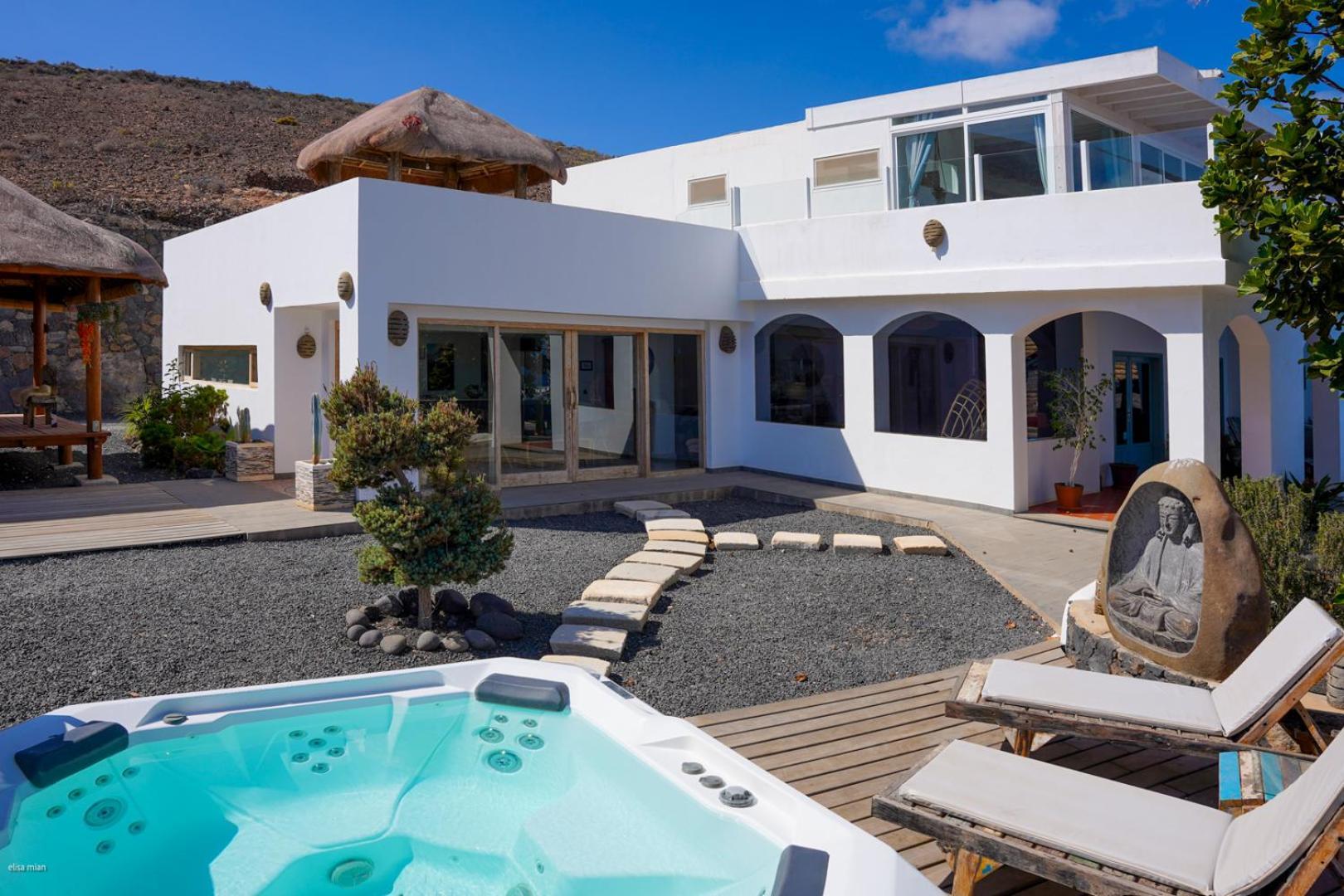 Palacio And Yurt - 2 Pools - Hot Tub - Fantastic Sea Views Villa Tabayesco