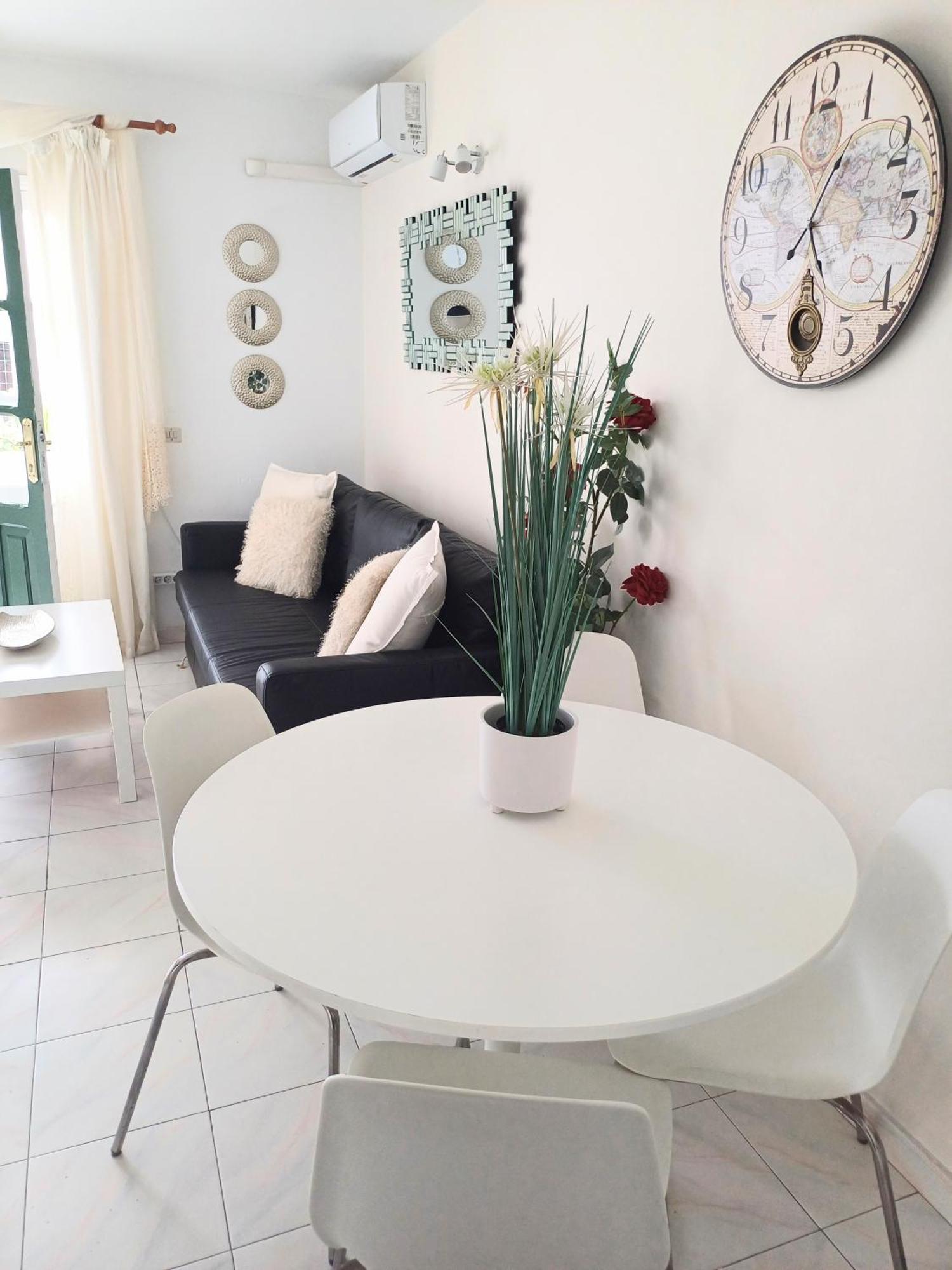 Bright & Spacious With Aircon Apartamento