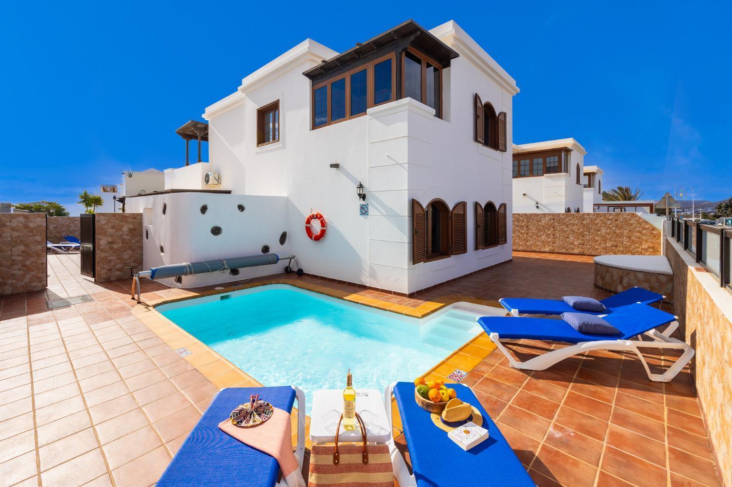 Villa Eugina Tías