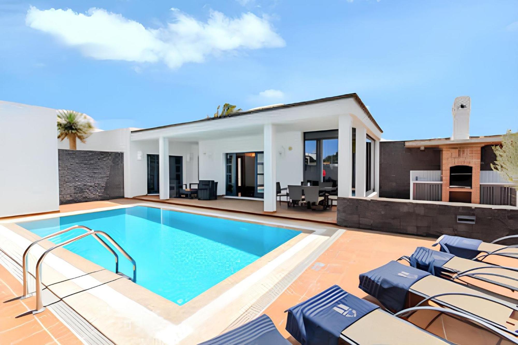 Charming In Playa Blanca With Private Pool *