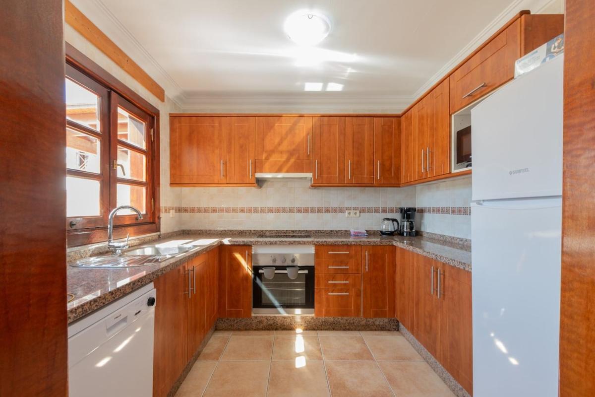 Casa Del Mar Ilic With Communal Pool And Sea Views Playa Blanca (Lanzarote)