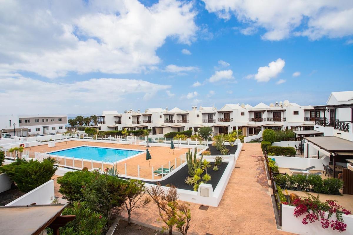 Casa Del Mar Ilic With Communal Pool And Sea Views