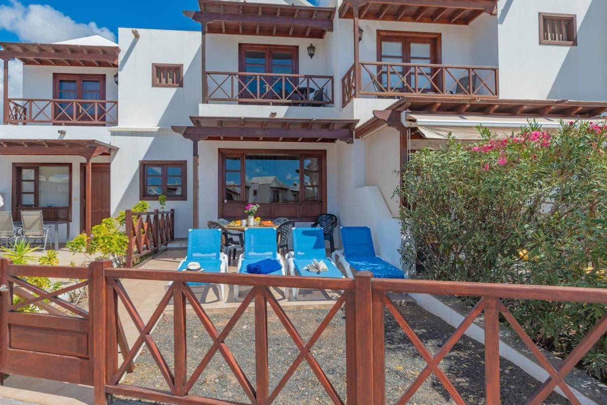 Casa Del Mar Ilic With Communal Pool And Sea Views Apartment