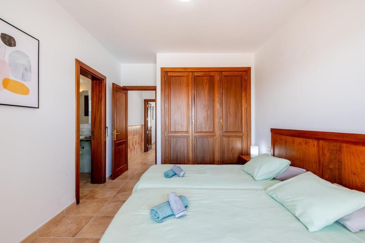 Casa Del Mar Ilic With Communal Pool And Sea Views Apartment