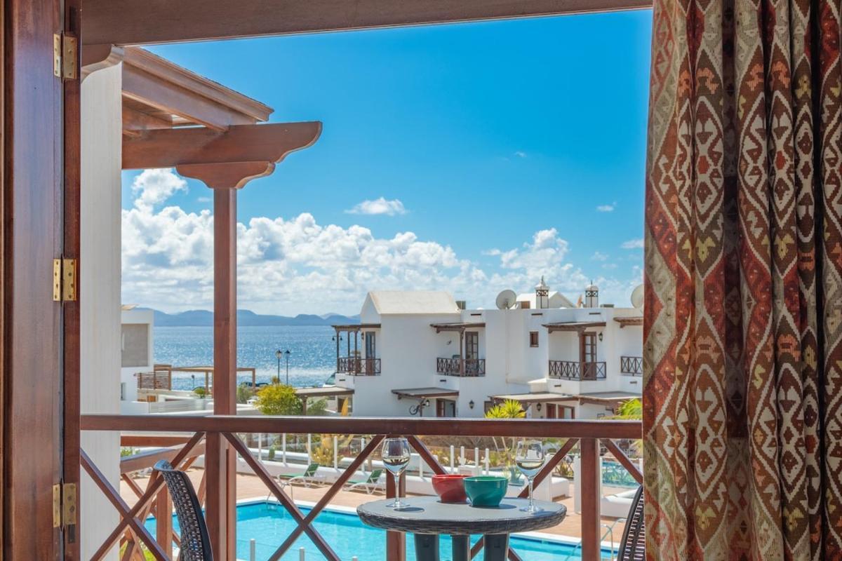 Casa Del Mar Ilic With Communal Pool And Sea Views Apartment