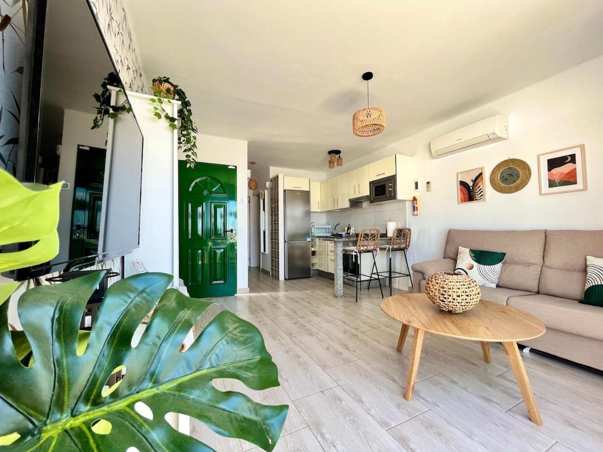 1 Bedroom With Fantastic Sea Views *