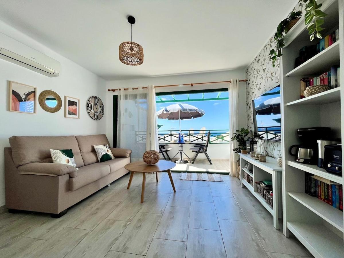 1 Bedroom With Fantastic Sea Views *