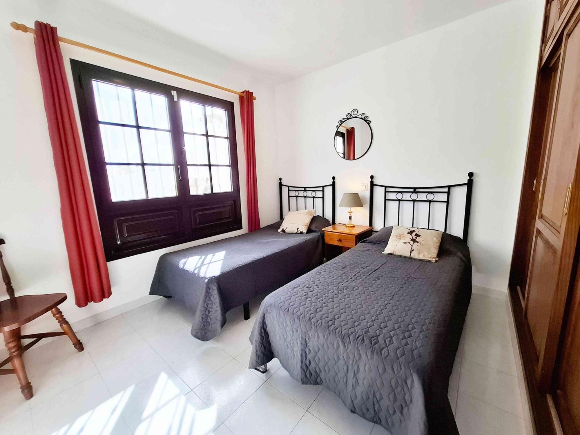 Villa With Private Pools - Just 7 Min Walk From Beach, Bars & Dining Playa Blanca (Lanzarote)