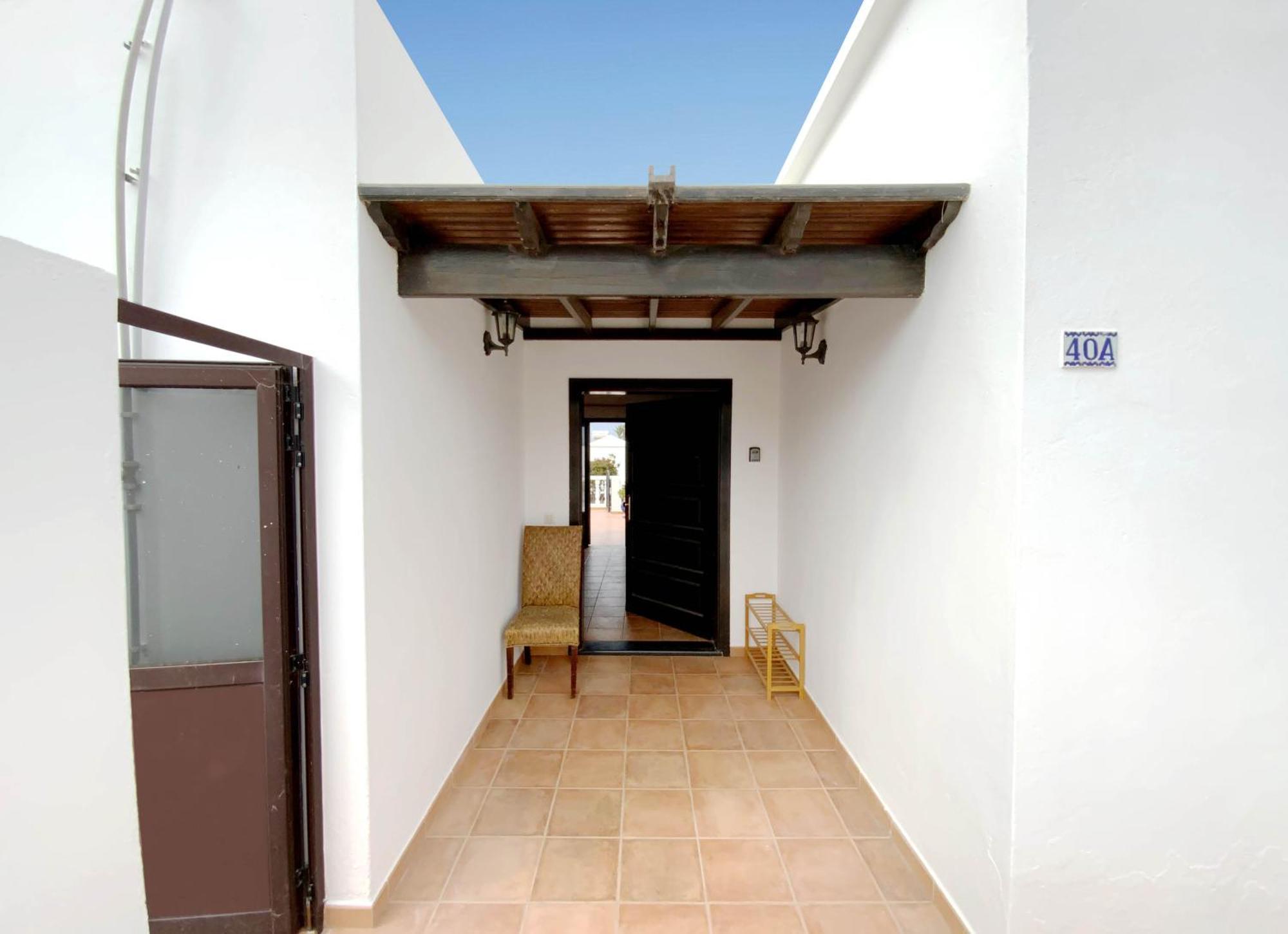 Villa With Private Pools - Just 7 Min Walk From Beach, Bars & Dining Playa Blanca (Lanzarote)