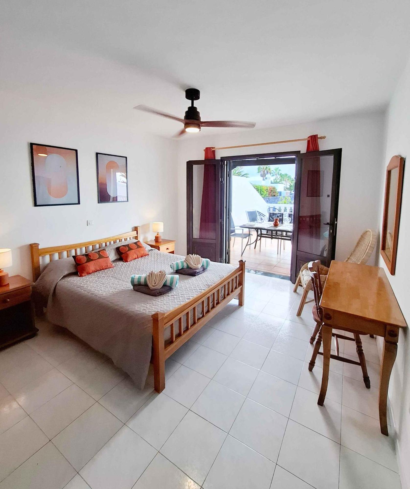 Villa With Private Pools - Just 7 Min Walk From Beach, Bars & Dining Playa Blanca (Lanzarote)