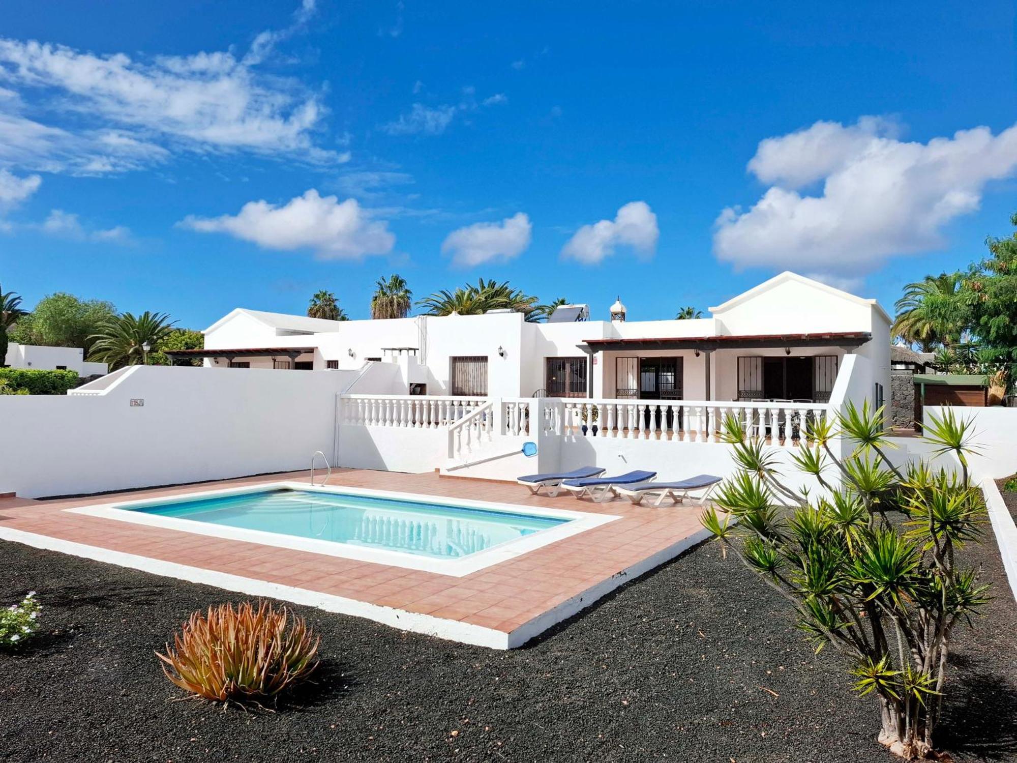 With Private Pools - Just 7 Min Walk From Beach, Bars & Dining