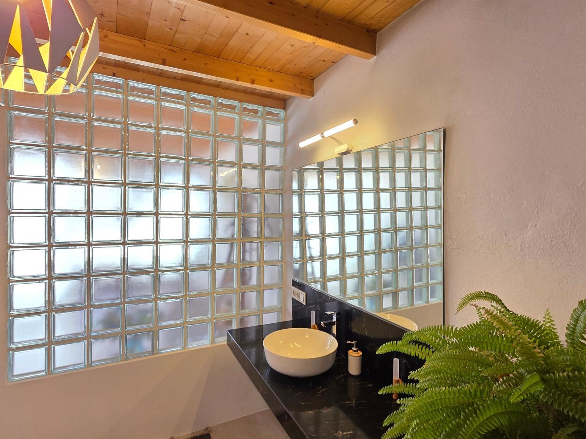 Habitación en casa particular Alunita & Pirita, Con Jardin, Terraza Y Wifi En Zona Tranquila Y Centrica