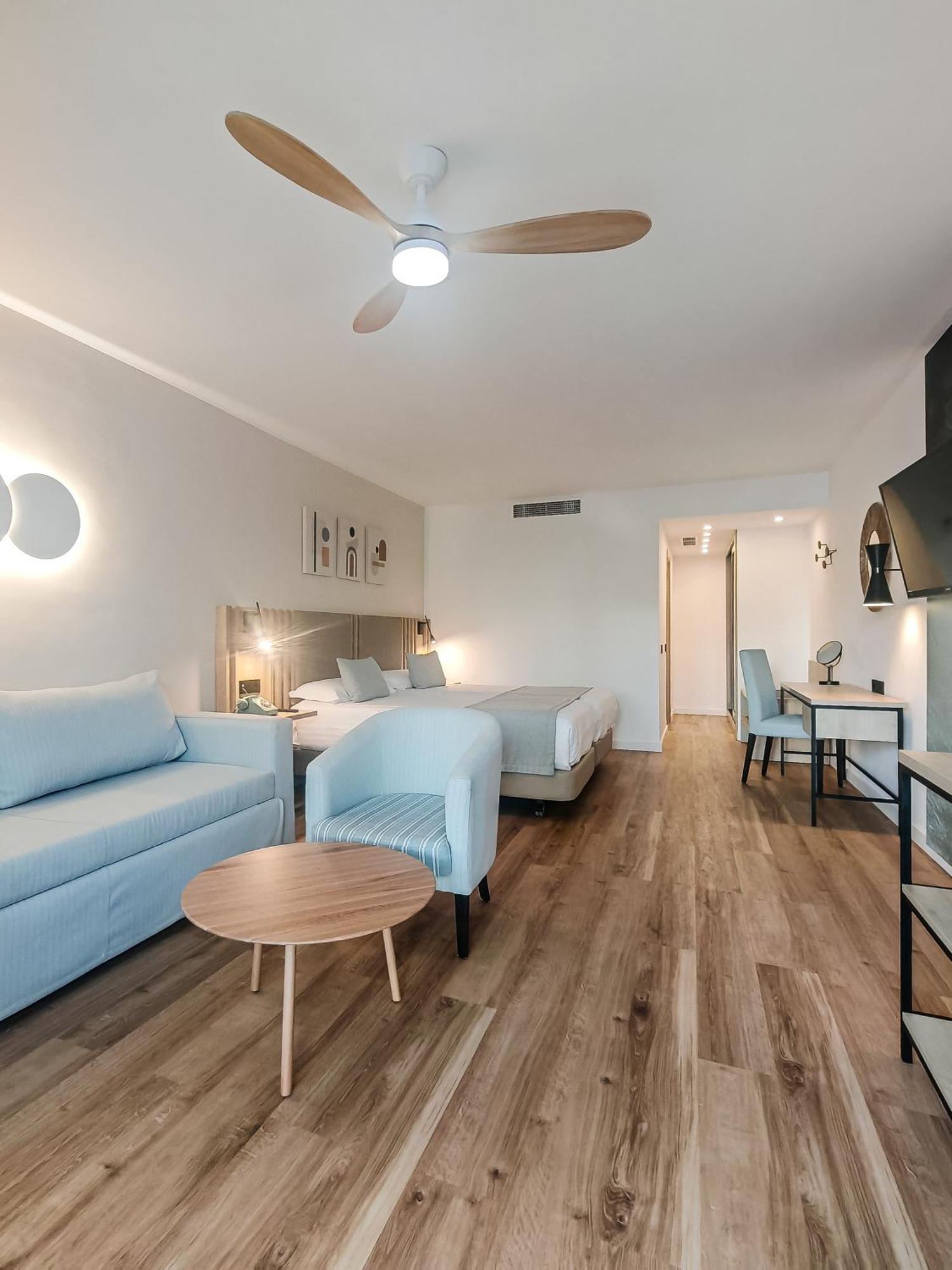 Costas Hotel 4*