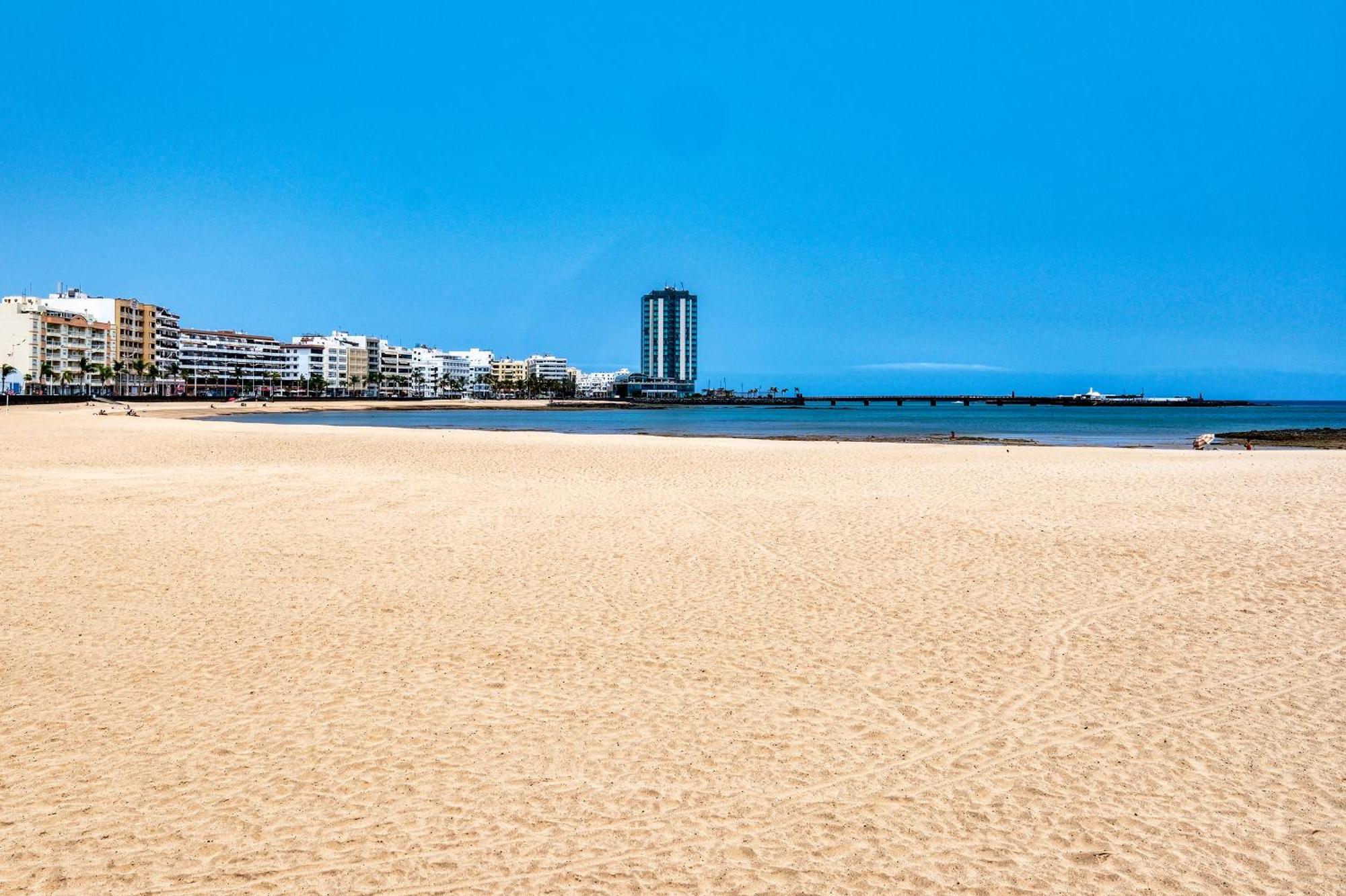 El Reducto Beach-first Line Of The Sea