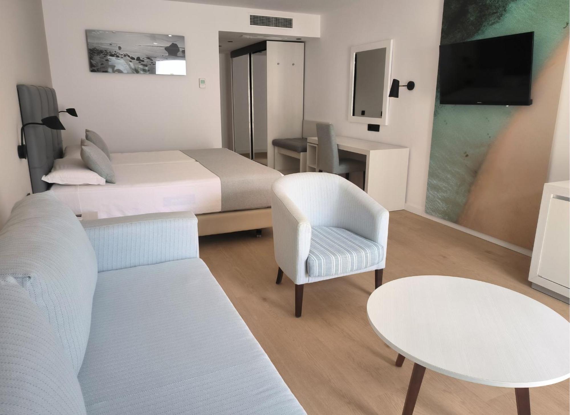 Costas Hotel 4*