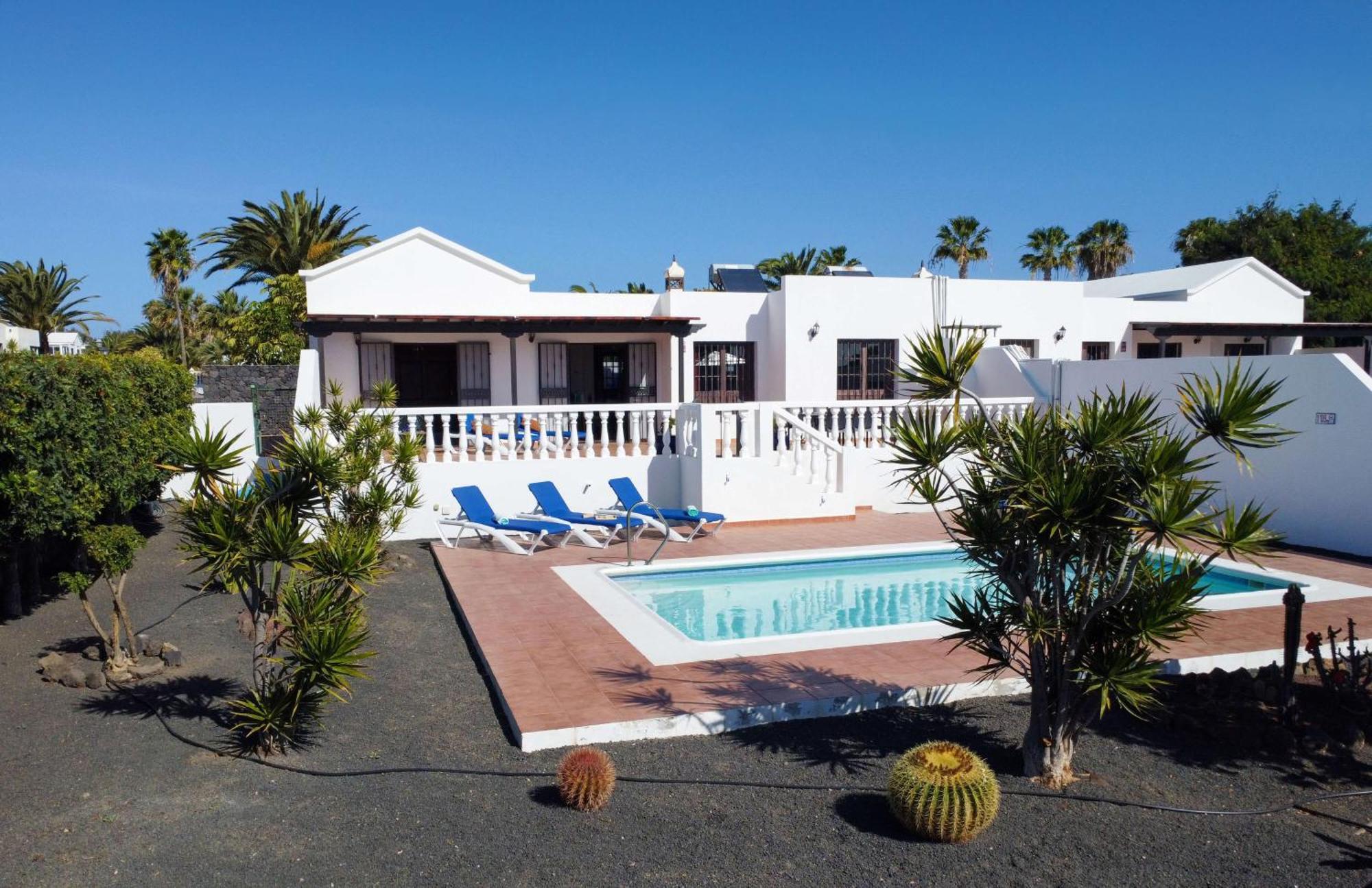 With Private Pools - Just 7 Min Walk From Beach, Bars & Dining Playa Blanca (Lanzarote)