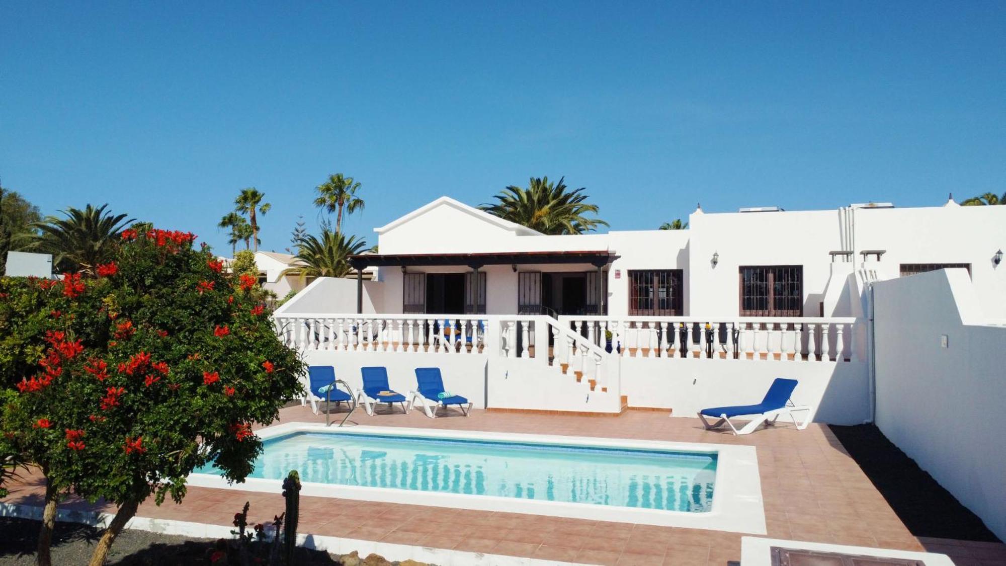 With Private Pools - Just 7 Min Walk From Beach, Bars & Dining Villa Playa Blanca (Lanzarote)