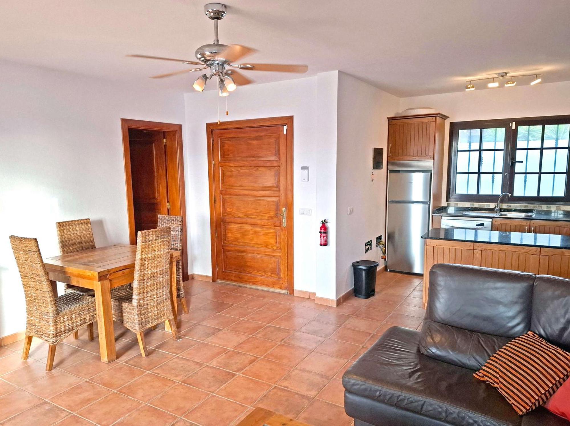 With Private Pools - Just 7 Min Walk From Beach, Bars & Dining Villa Playa Blanca (Lanzarote)
