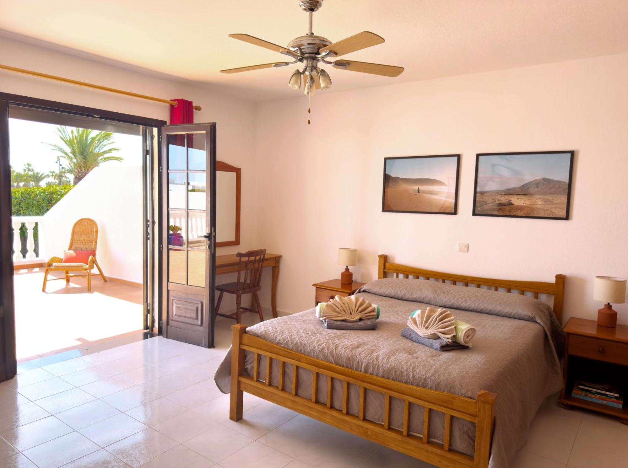 With Private Pools - Just 7 Min Walk From Beach, Bars & Dining * Playa Blanca (Lanzarote)