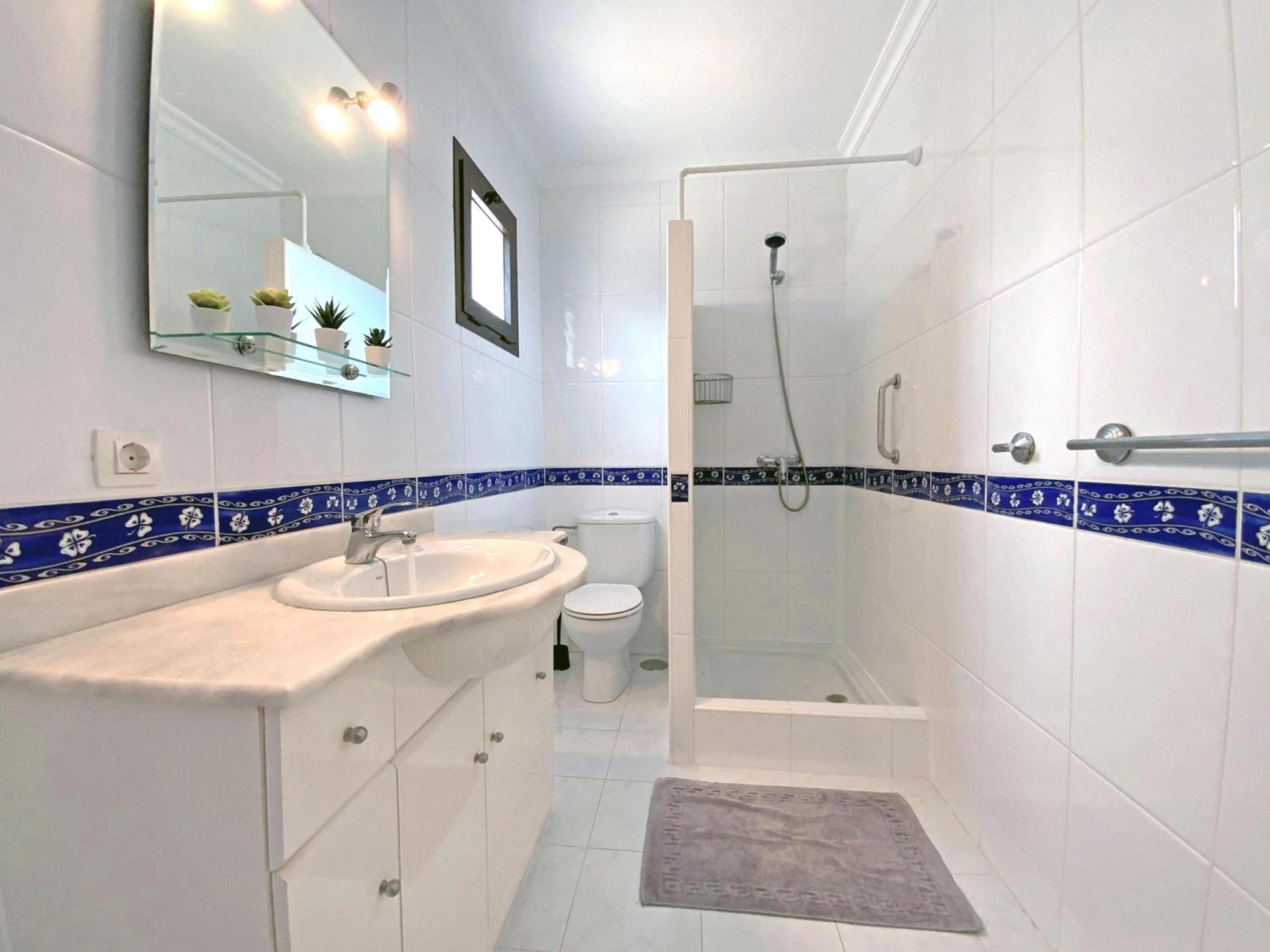 With Private Pools - Just 7 Min Walk From Beach, Bars & Dining Villa Playa Blanca (Lanzarote)