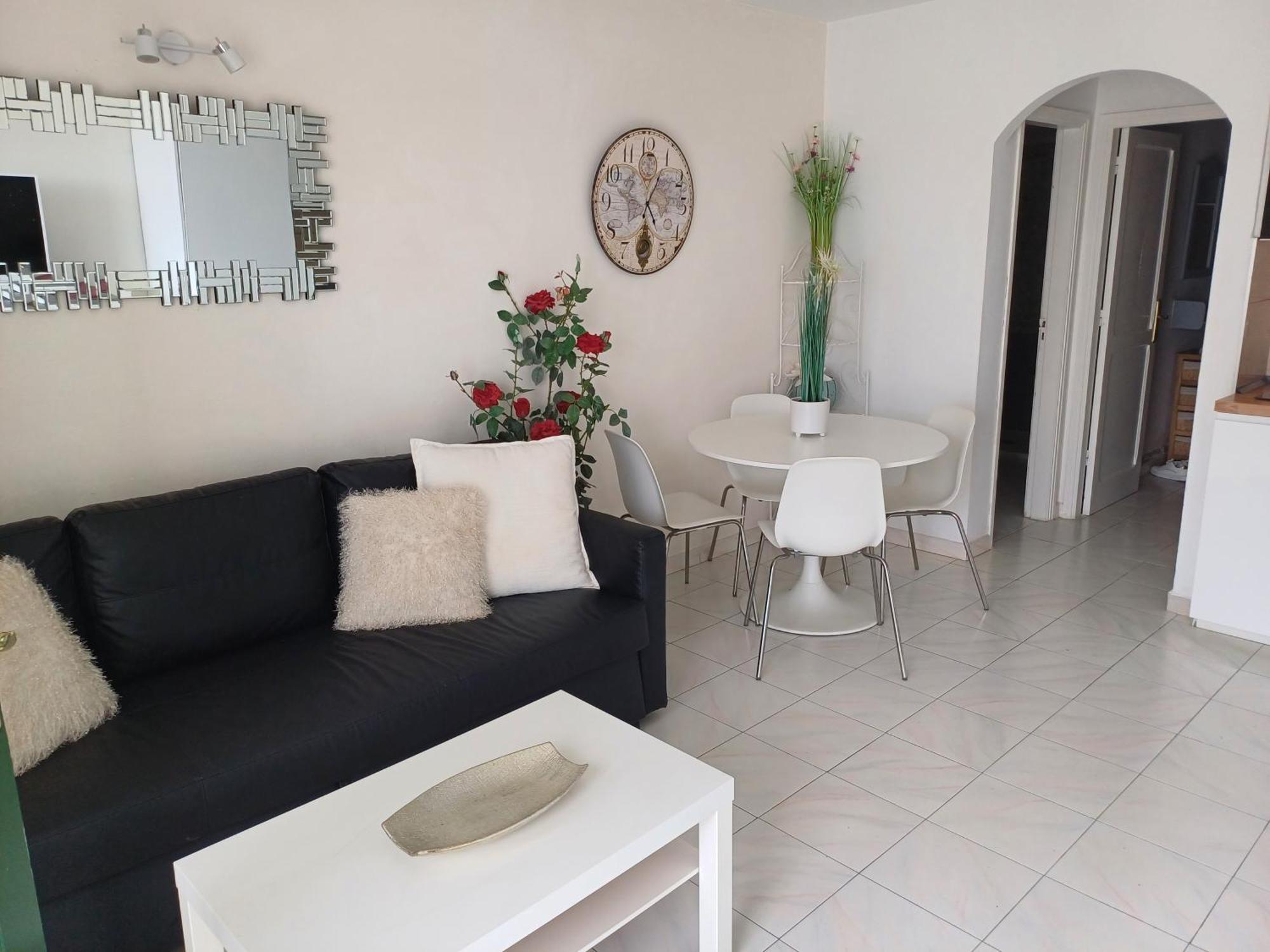 Bright & Spacious With Aircon