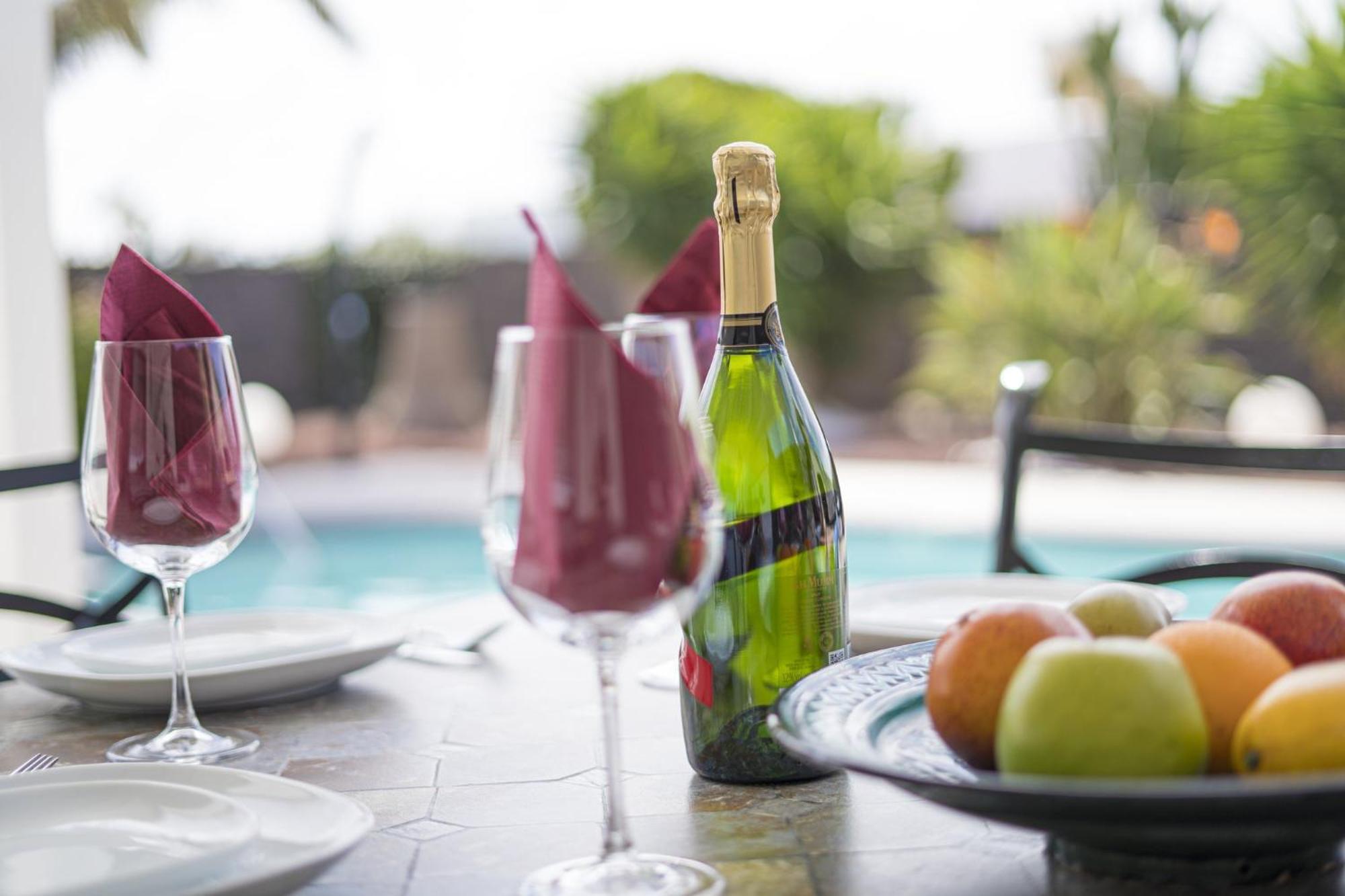Extraordinary 3 Bedrooms Naraku Spacious Sun Terrace Outdoor Pool, Hot Tub And Bbq Playa Blanca (Lanzarote)