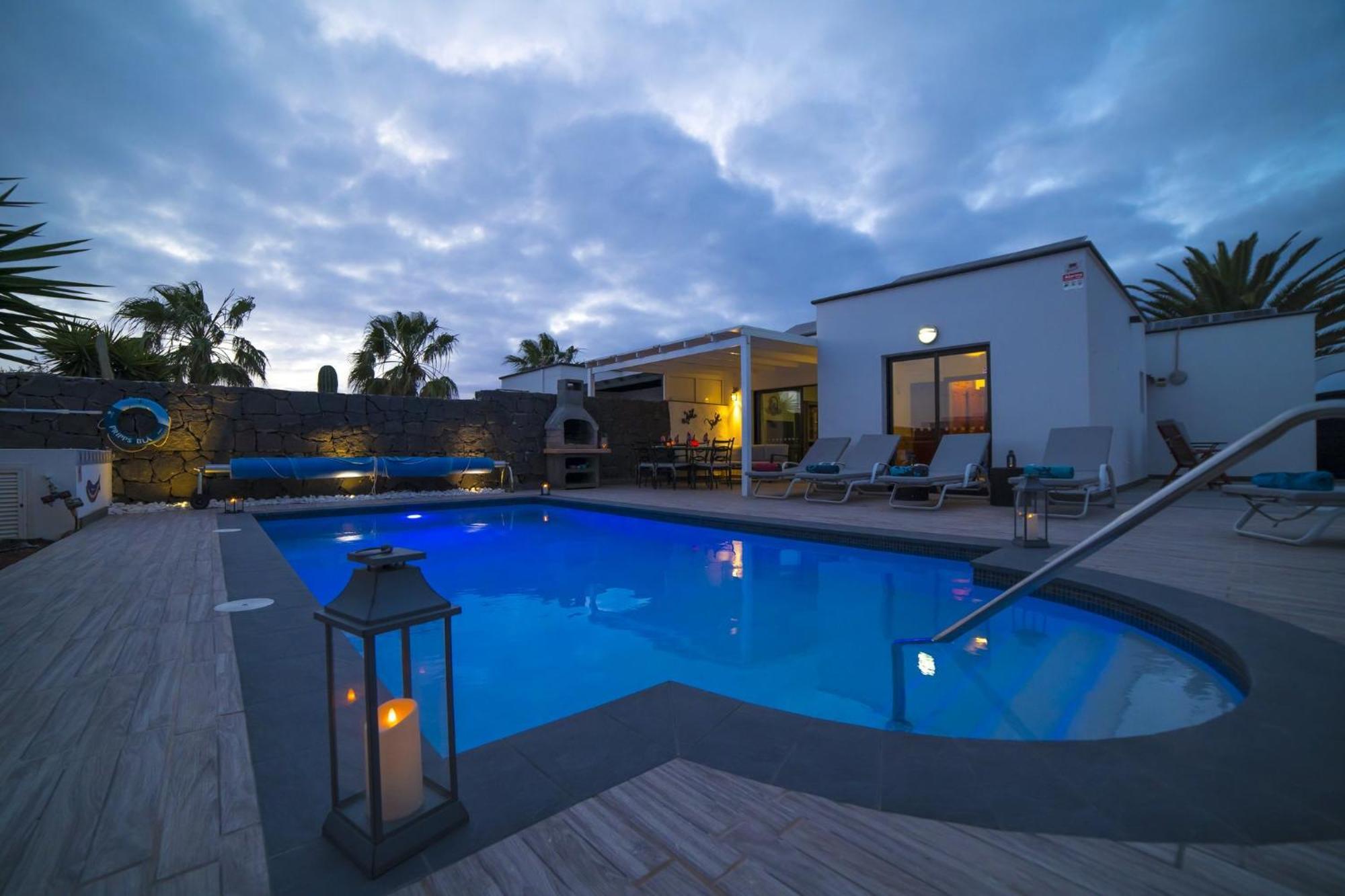 Villa Extraordinary 3 Bedrooms Naraku Spacious Sun Terrace Outdoor Pool, Hot Tub And Bbq