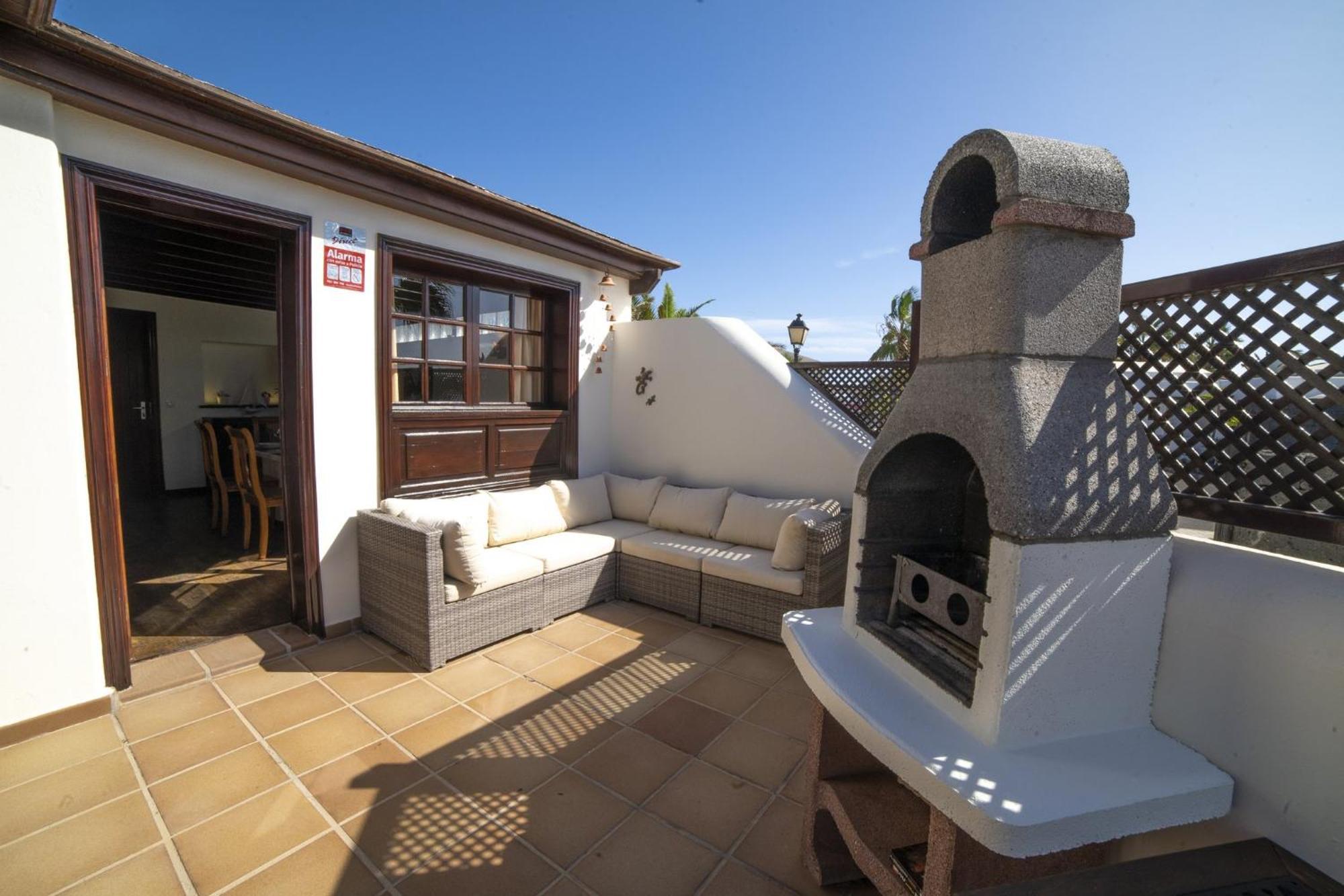 Sensational 3 Bedrooms Myoga Spacious Sun Terrace Outdoor Pool And Bbq Montana Roja * Playa Blanca (Lanzarote)