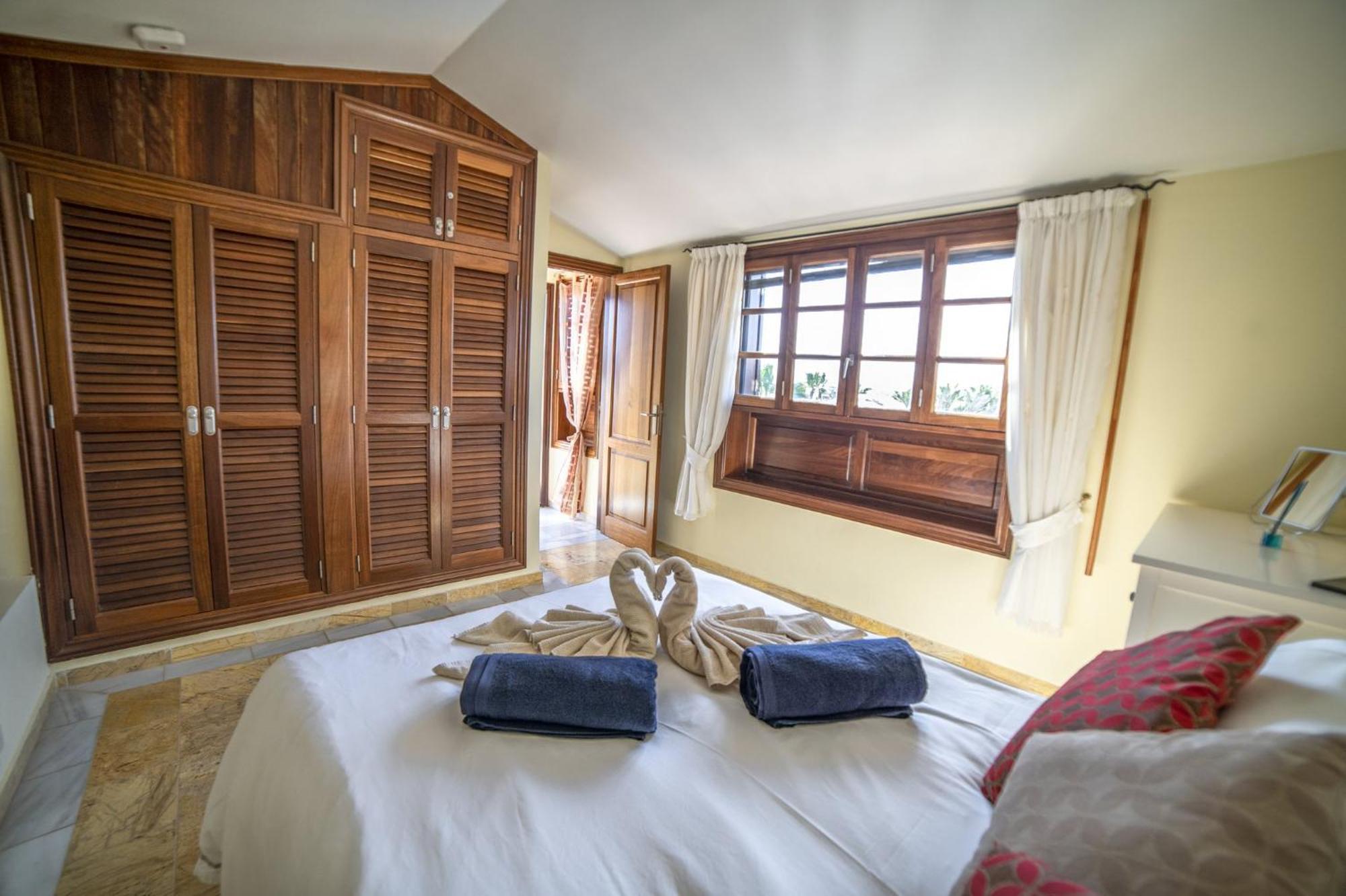 Sensational 3 Bedrooms Myoga Spacious Sun Terrace Outdoor Pool And Bbq Montana Roja *