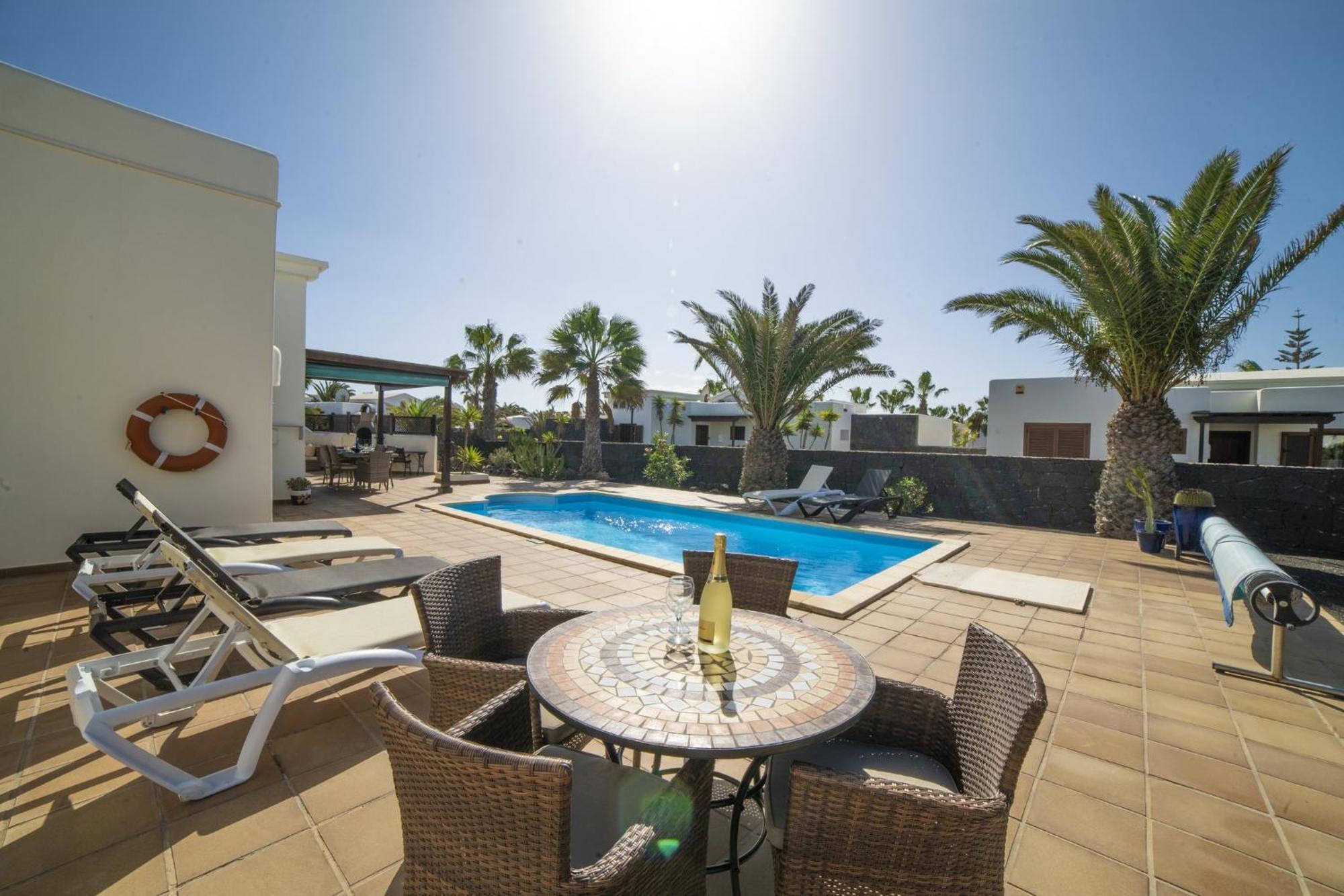 Sensational 3 Bedrooms Myoga Spacious Sun Terrace Outdoor Pool And Bbq Montana Roja Villa