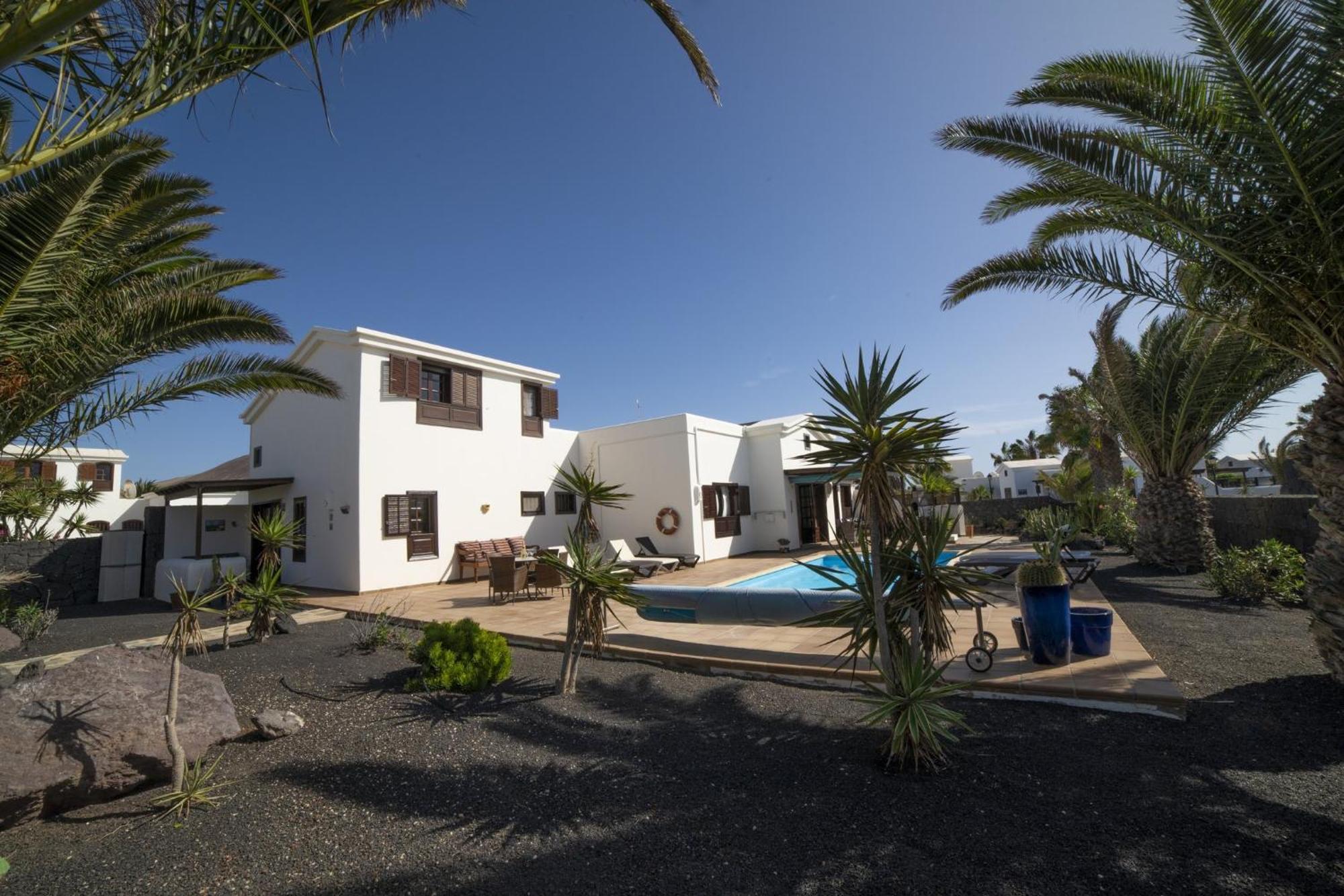 Sensational 3 Bedrooms Myoga Spacious Sun Terrace Outdoor Pool And Bbq Montana Roja *
