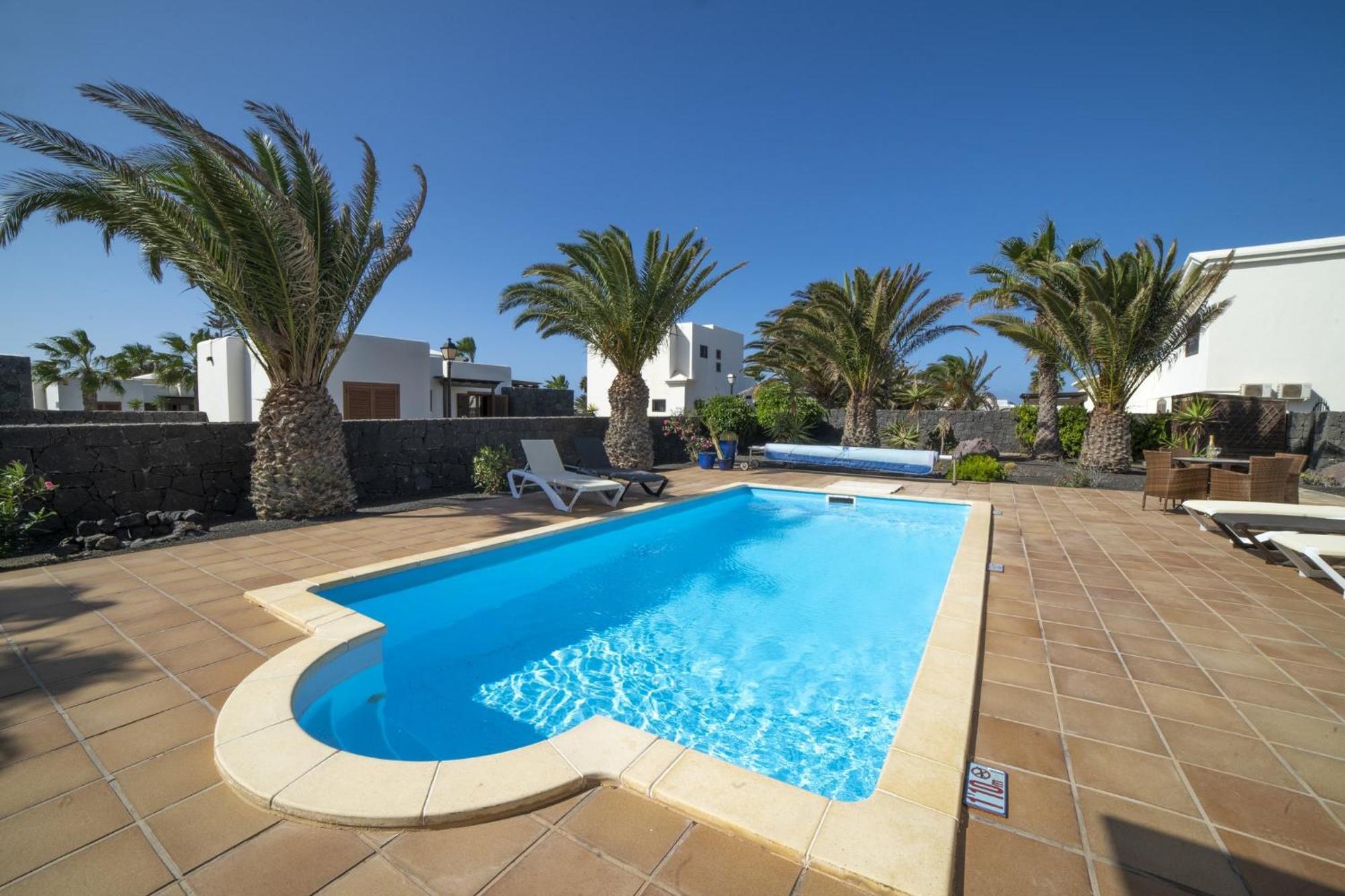 Sensational 3 Bedrooms Myoga Spacious Sun Terrace Outdoor Pool And Bbq Montana Roja Villa