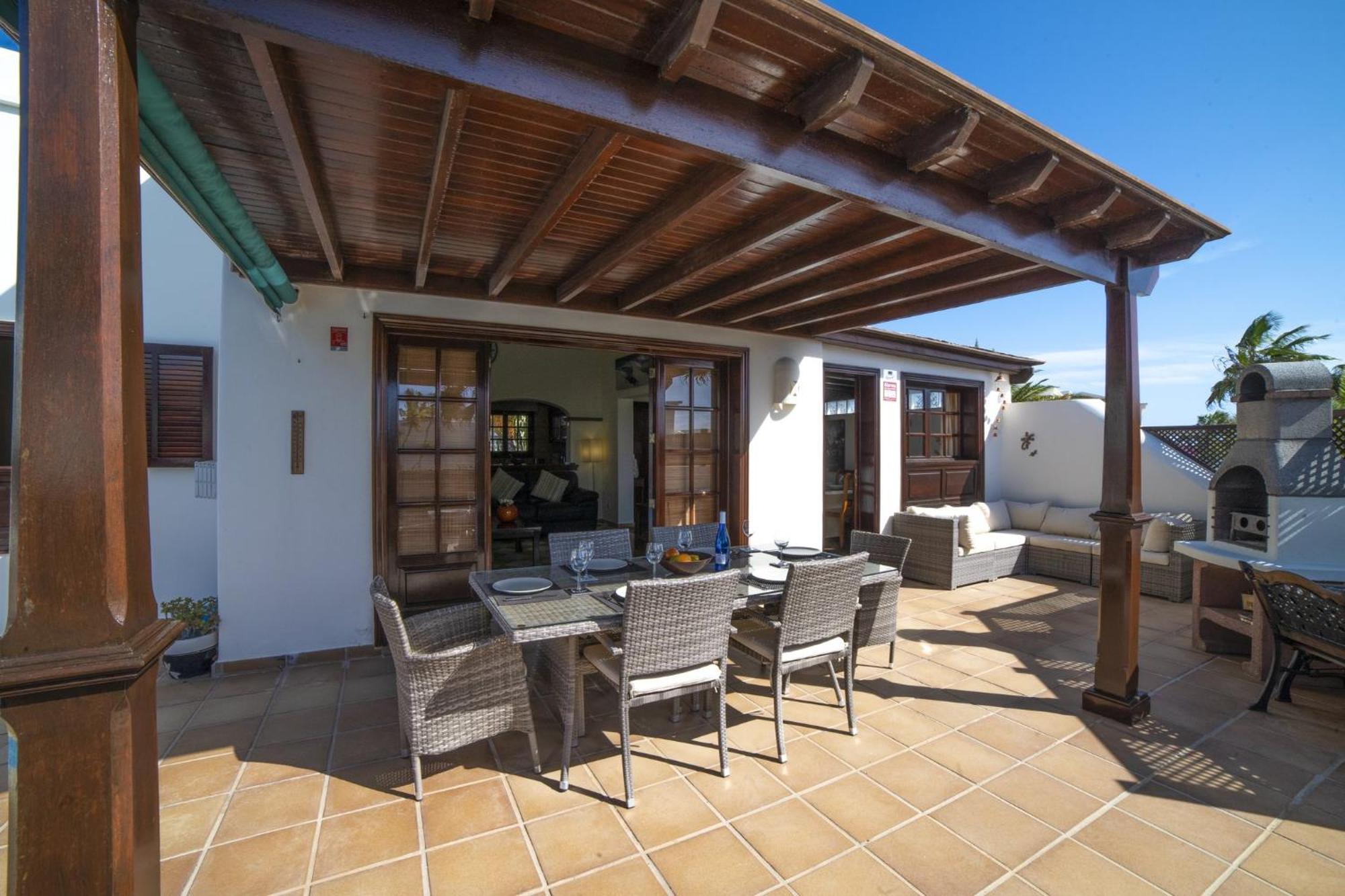 Sensational 3 Bedrooms Myoga Spacious Sun Terrace Outdoor Pool And Bbq Montana Roja