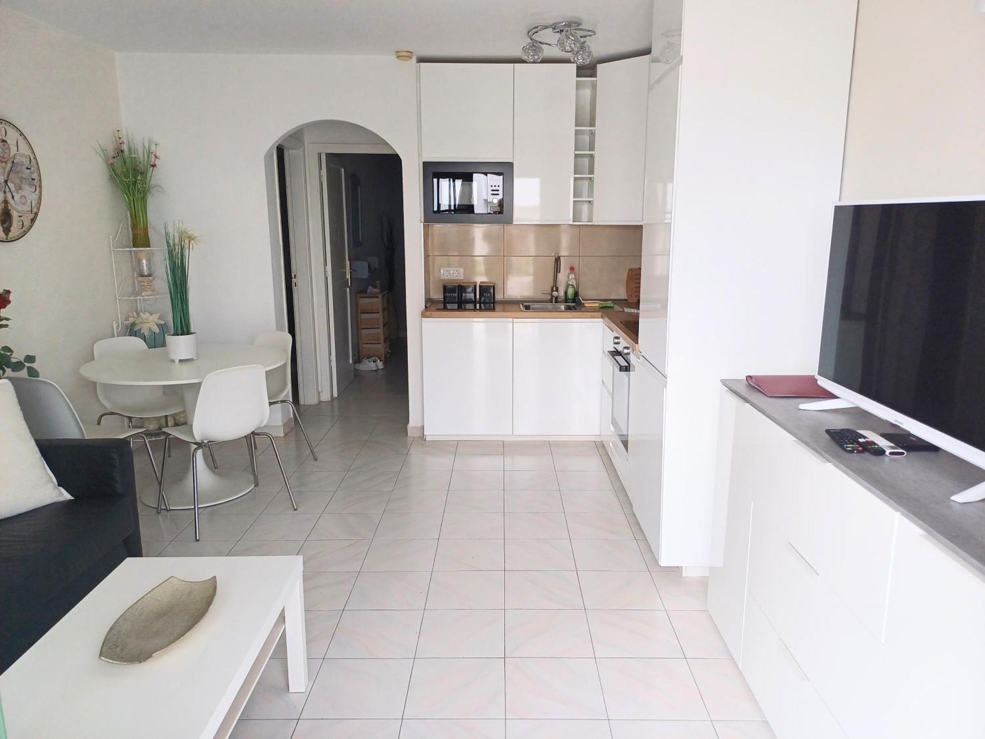 Bright & Spacious With Aircon *
