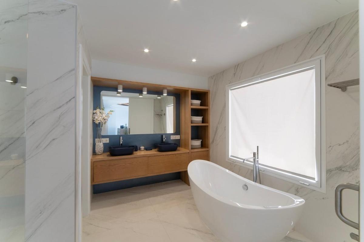 Casa Leon, Exceptional 6 Bed Villa Puerto del Carmen (Lanzarote)
