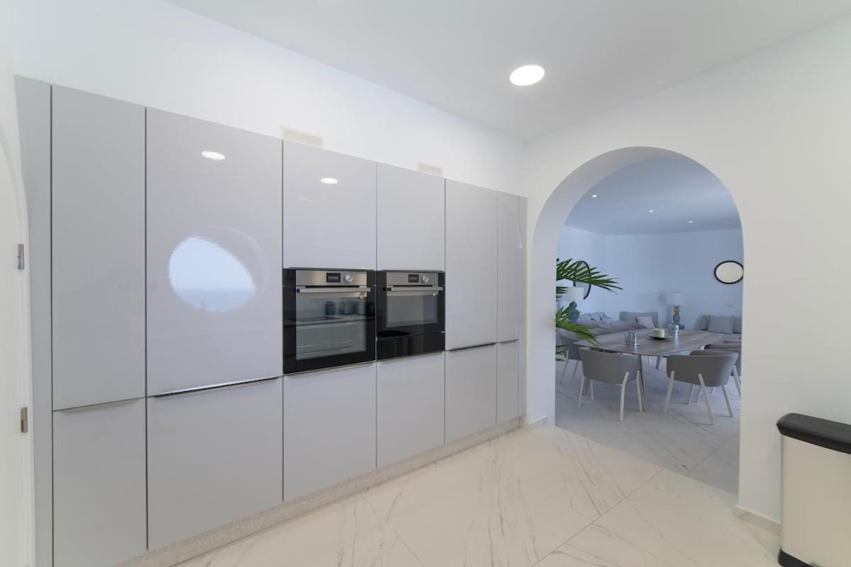 Casa Leon, Exceptional 6 Bed Puerto del Carmen (Lanzarote)
