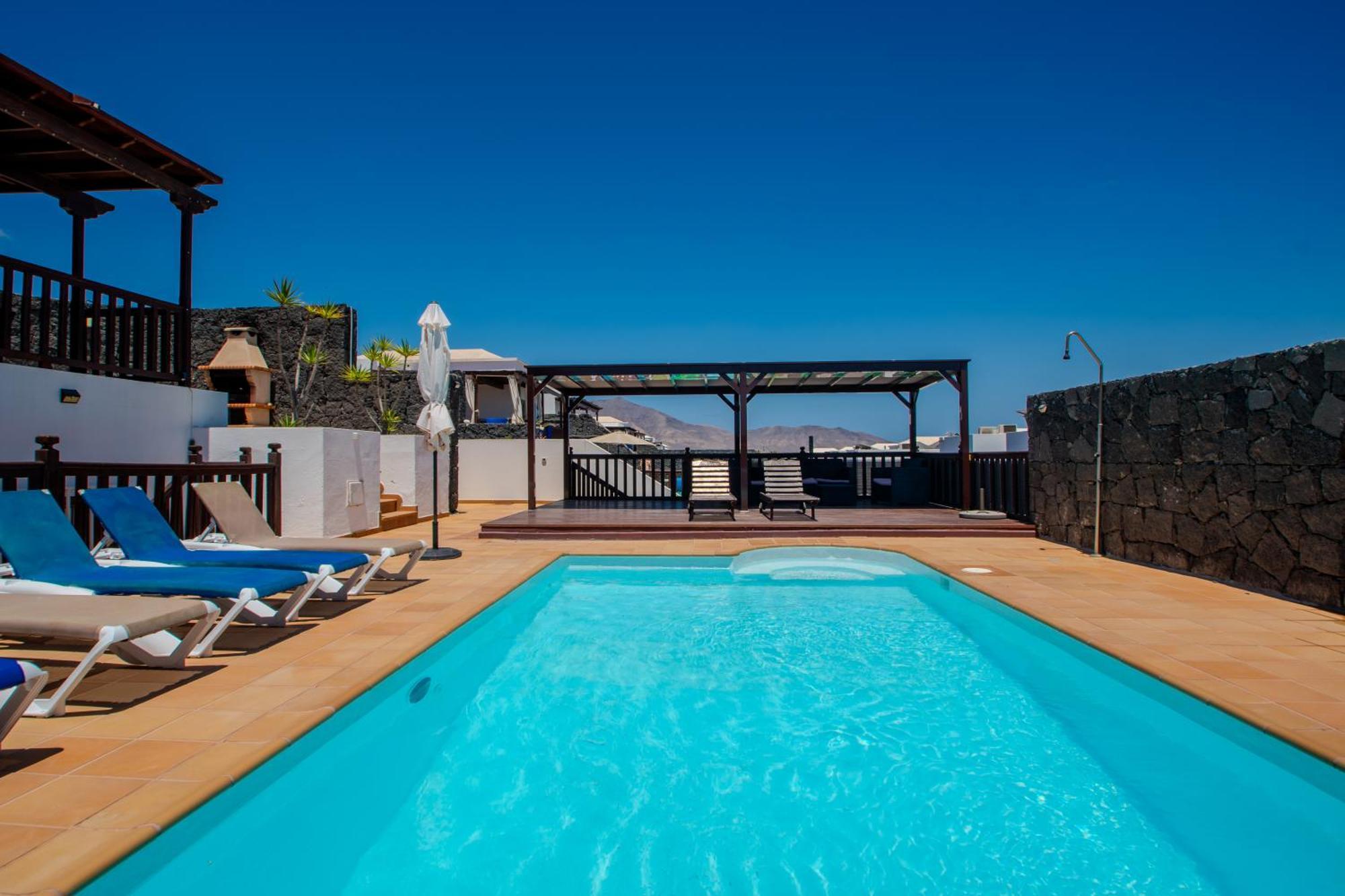 Villa Casa Laura Vista Lobos - Spacious With Heatable Pool And Sea Views *